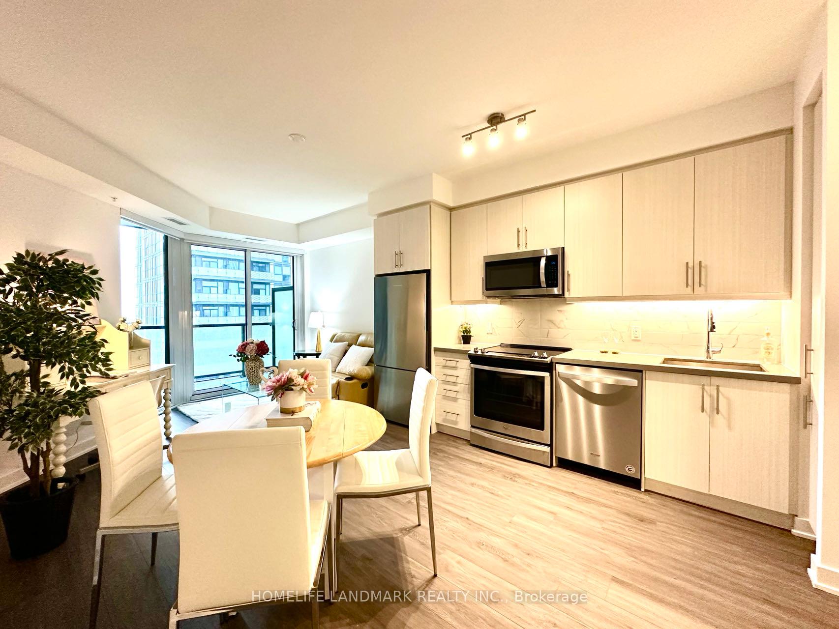 85 Oneida Crescent 813, Richmond Hill, ON L4B 0H4
