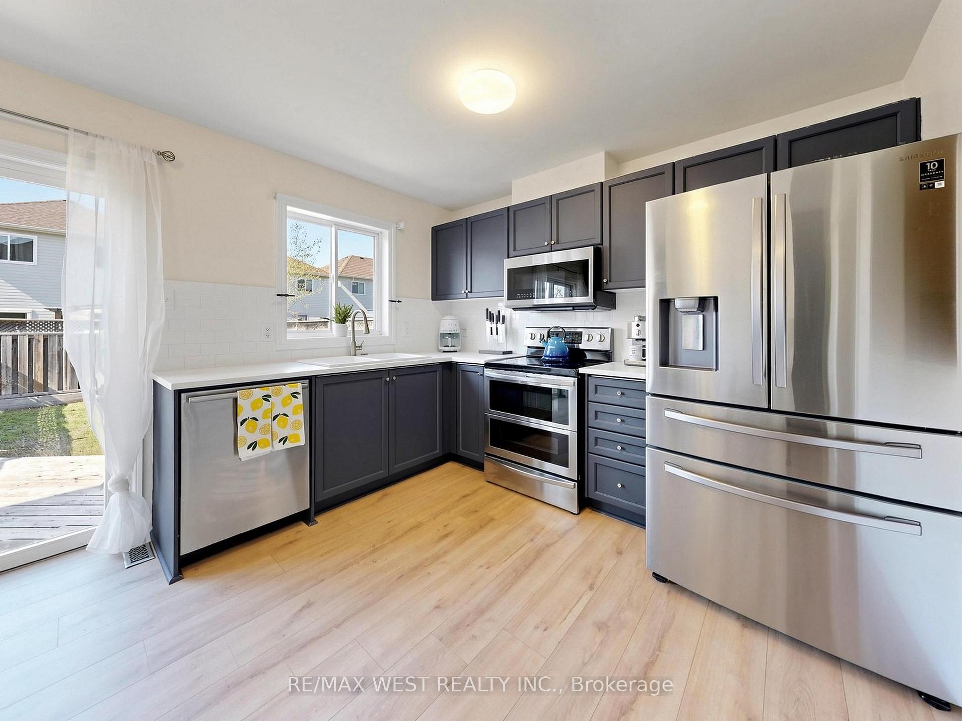 195 Banting Crescent, Essa, ON L0M 1B6