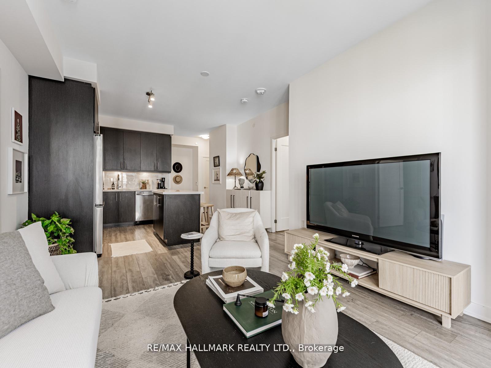 105 Oneida Crescent 404, Richmond Hill, ON L4B 0H6