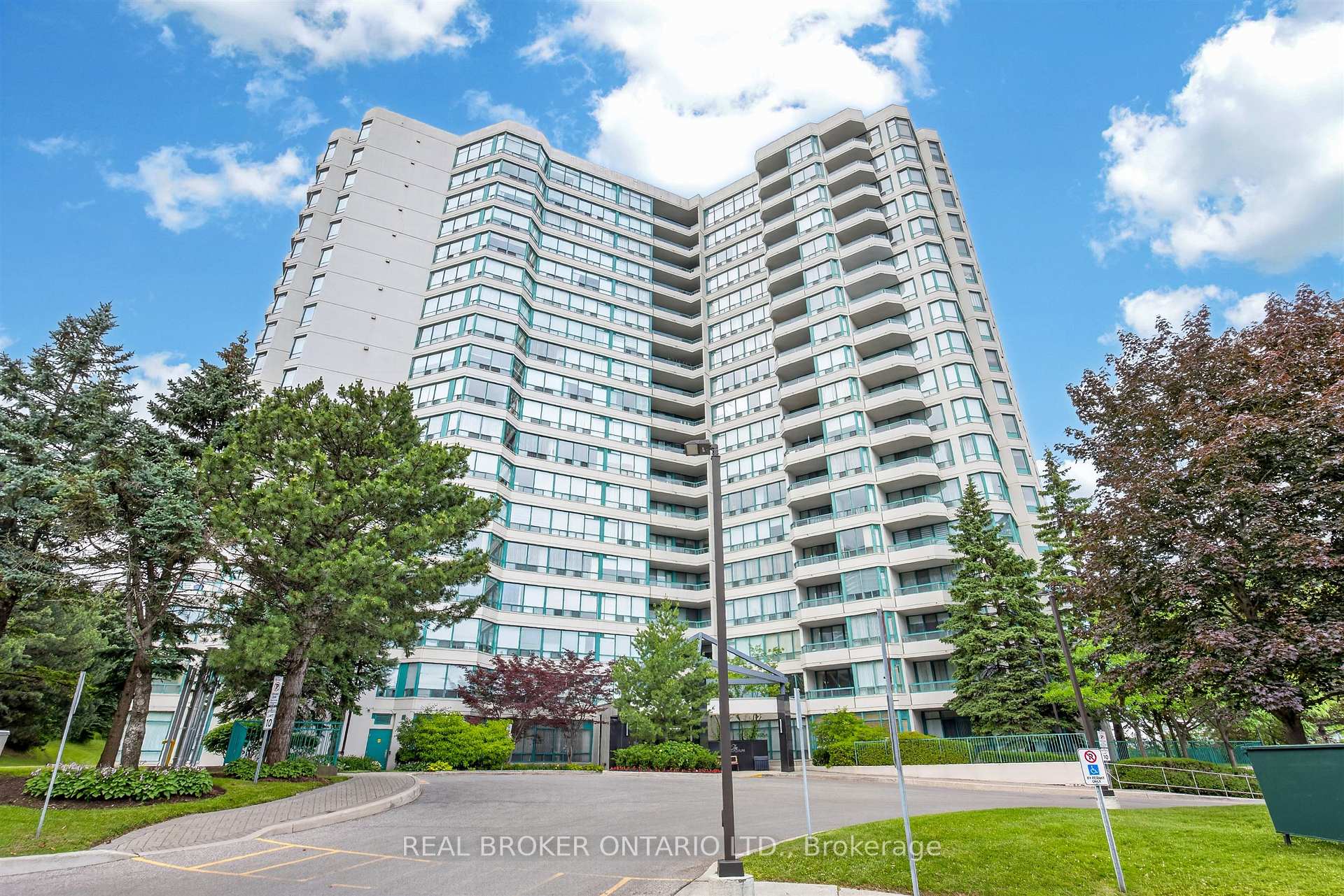 7250 Yonge Street 501, Vaughan, ON L4J 7X1