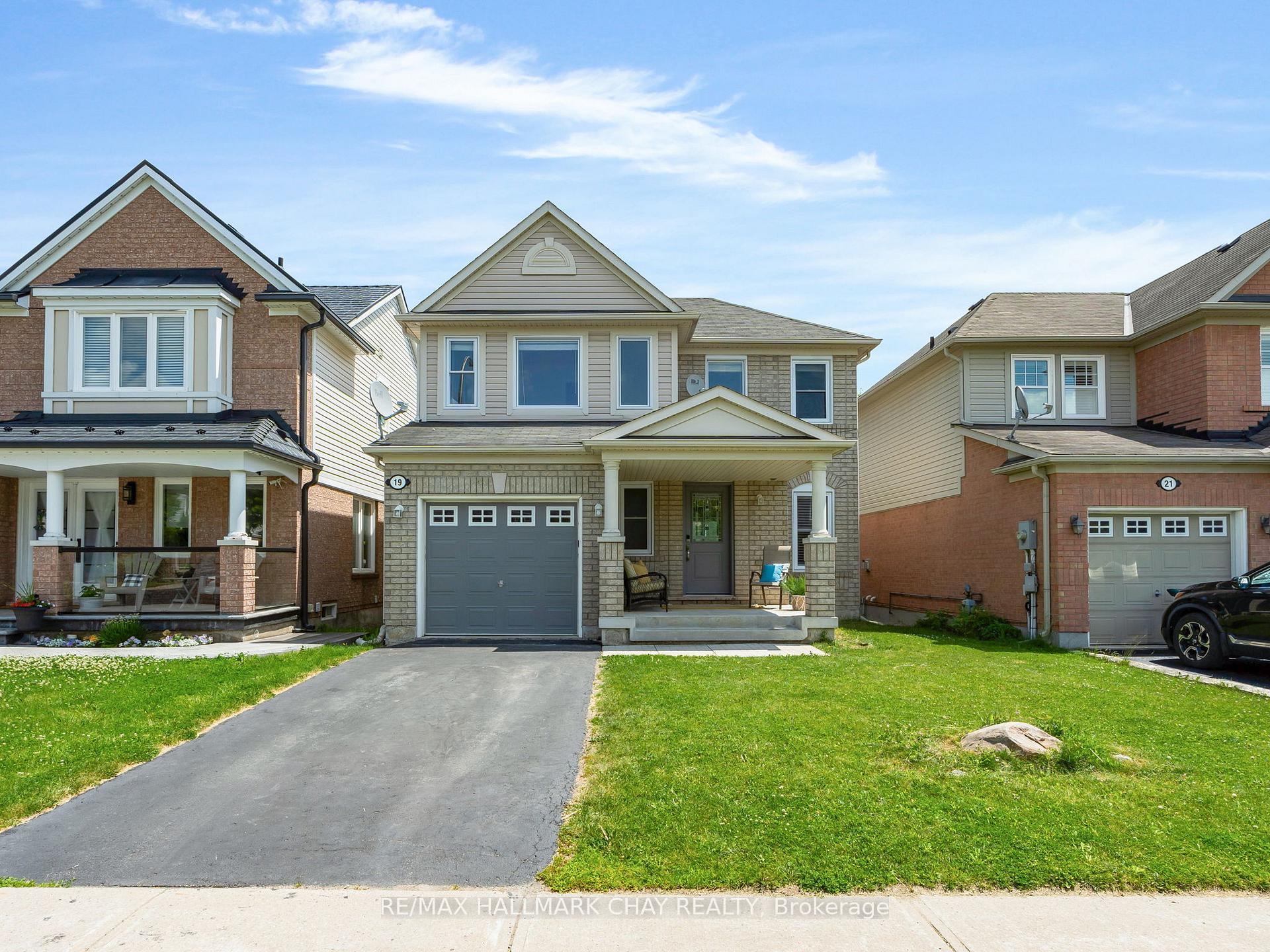 19 Callander Crescent, New Tecumseth — photo 2 of 5