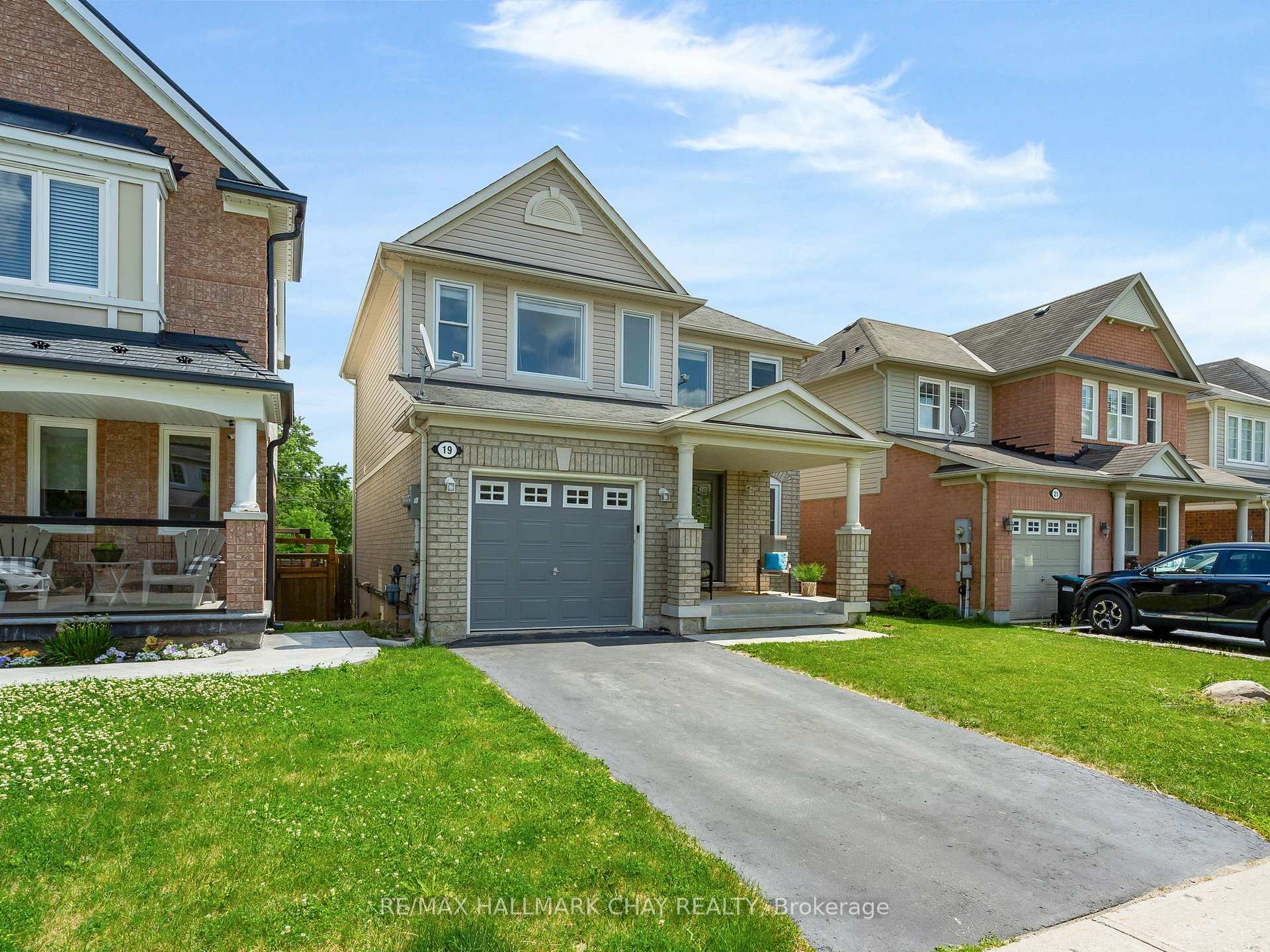19 Callander Crescent, New Tecumseth — photo 4 of 5