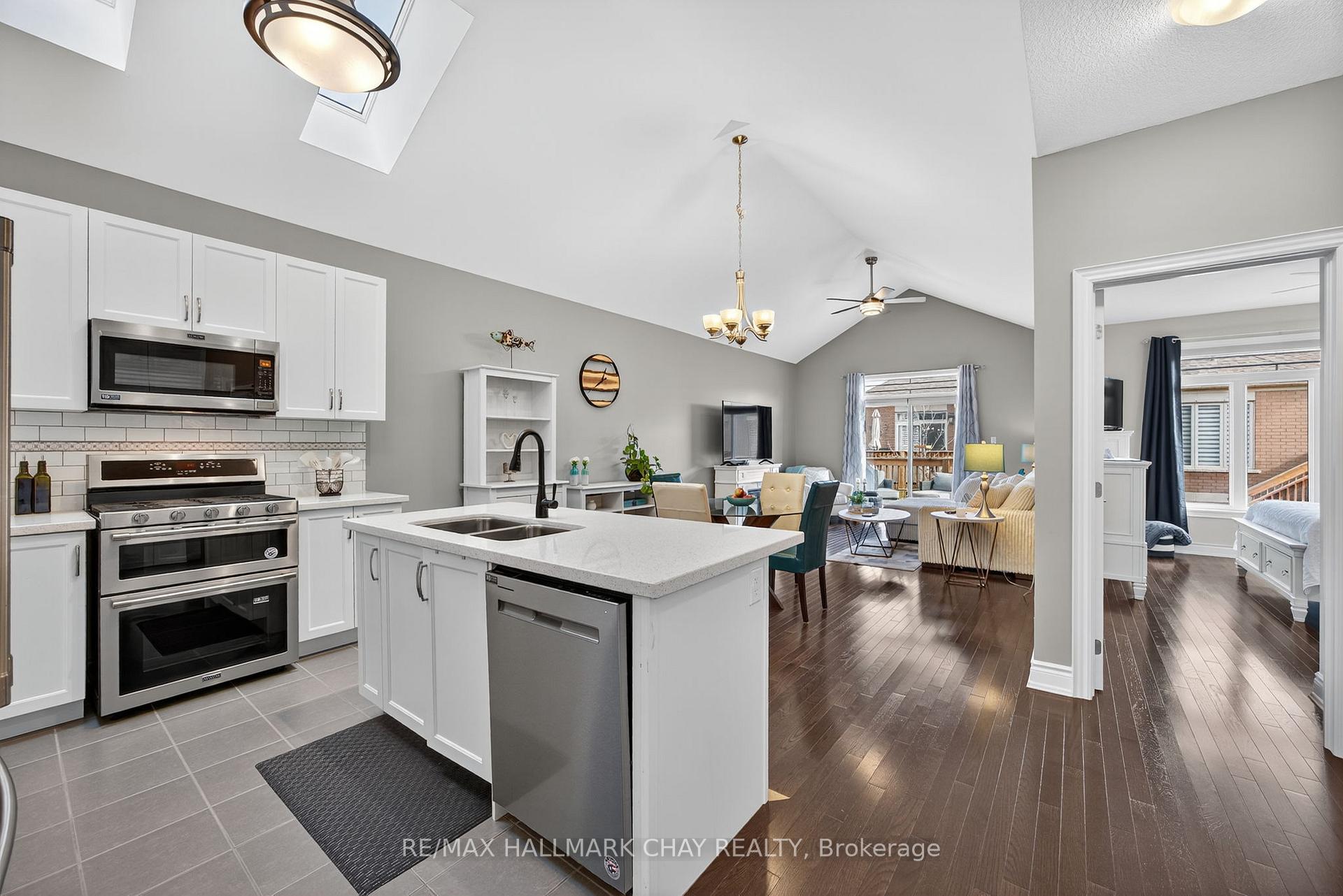 63 Summerhill Drive, New Tecumseth — photo 3 of 5