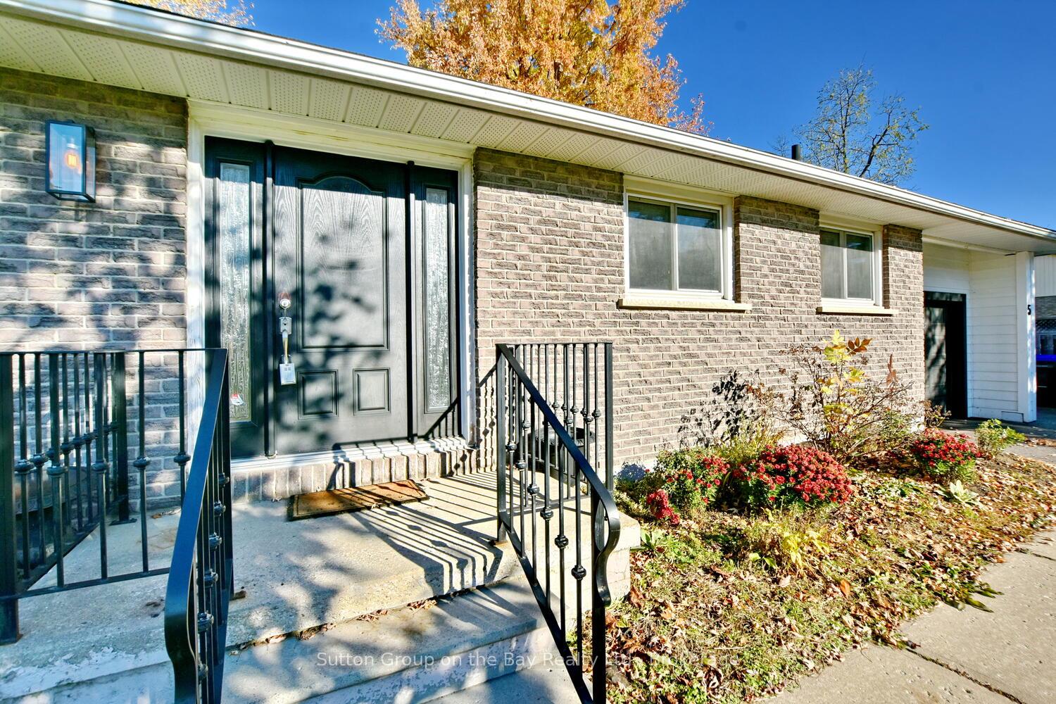 5 BROCK Crescent, Collingwood — photo 5 of 5