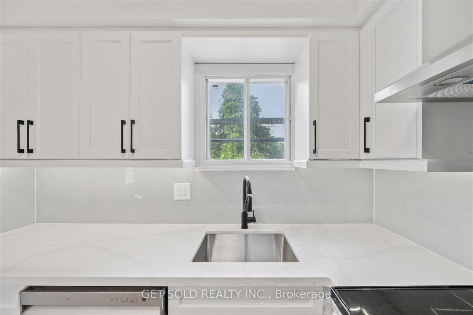 232 Kozlov Street, Barrie, ON L4N 7H6