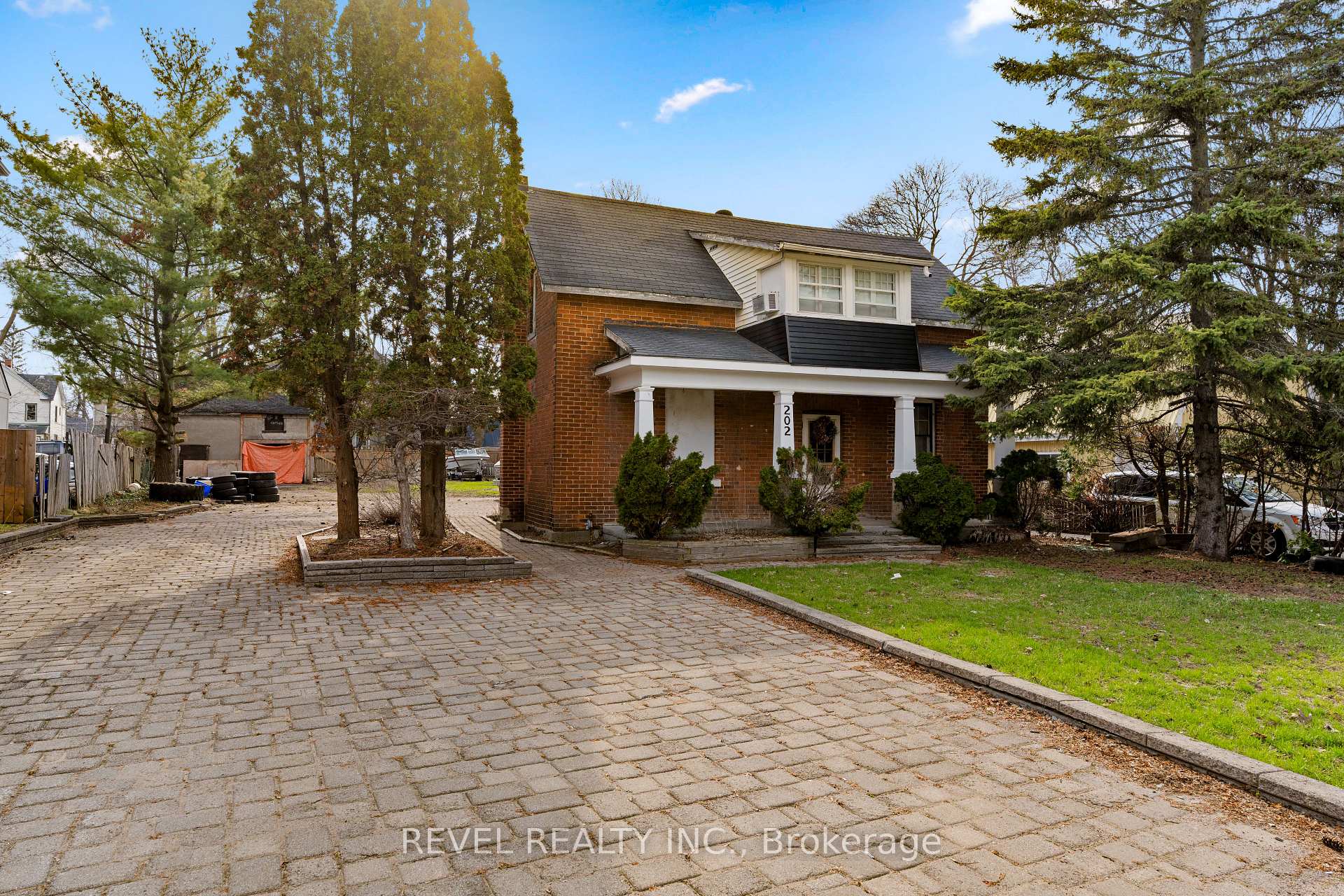 202 Bradford Street, Barrie, ON L4N 3B6 — Barrie, Ontario