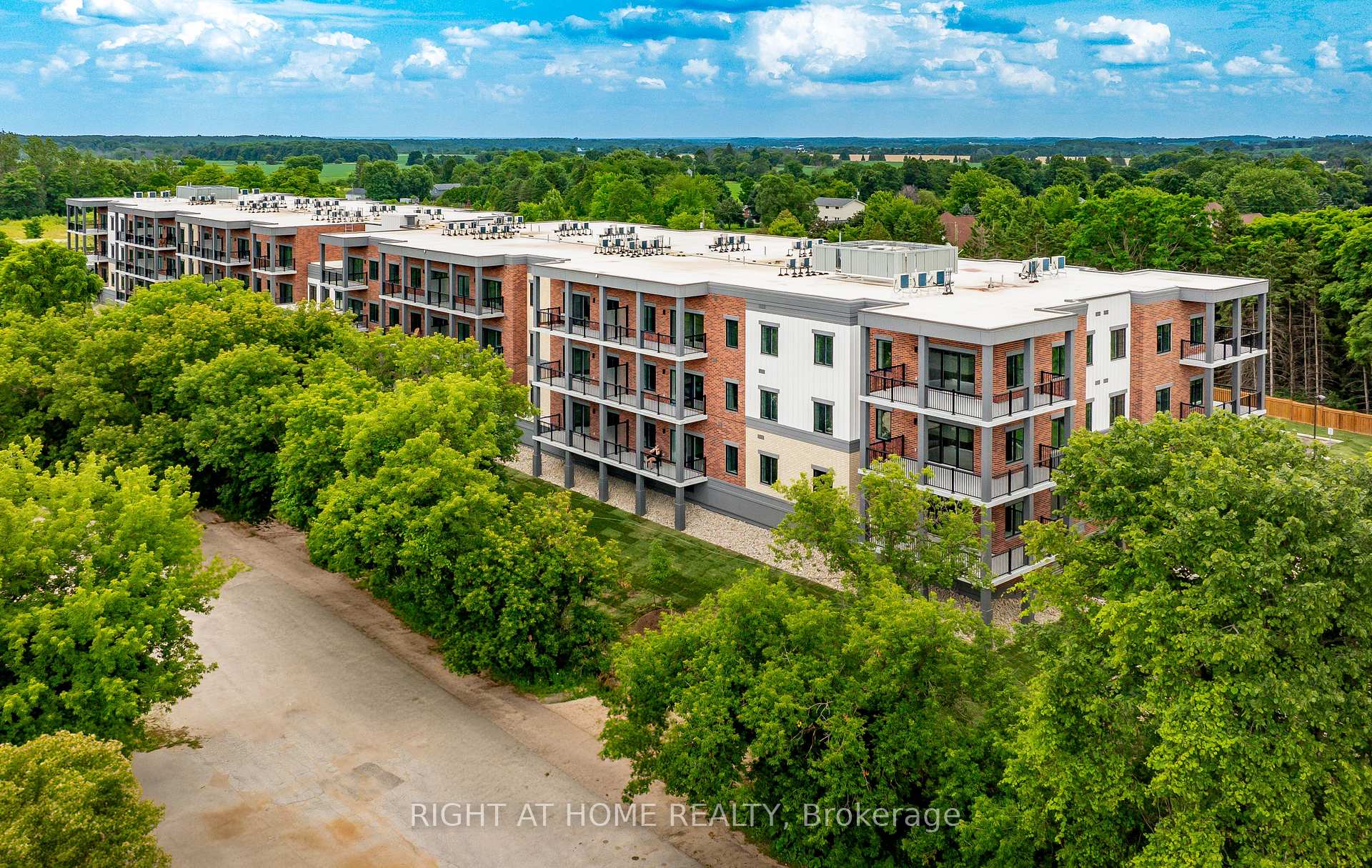 121 Mary Street 321, Clearview, ON L0M 1G0 — Clearview, Ontario