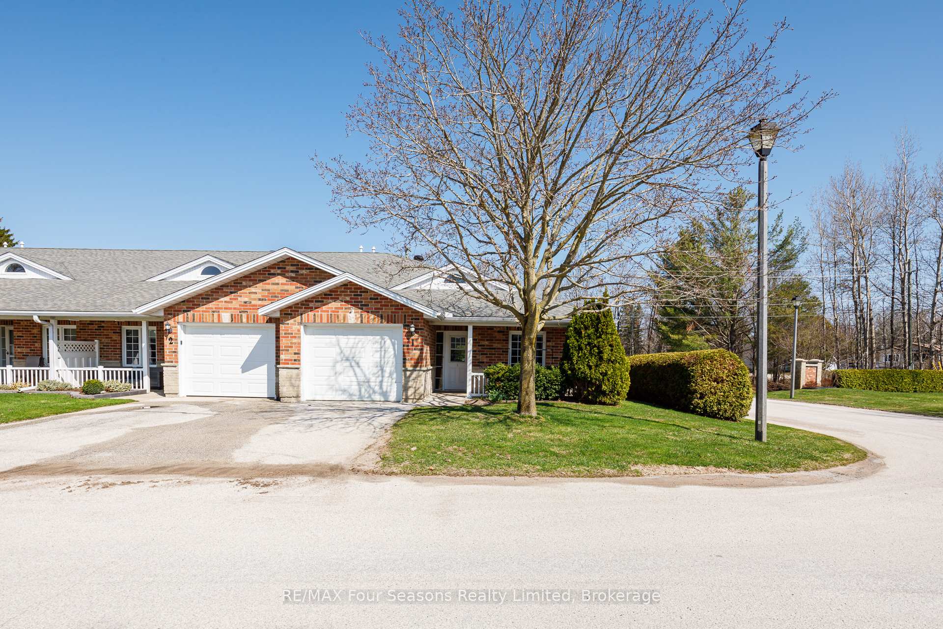 275 Huron Street 1, Clearview — photo 2 of 5