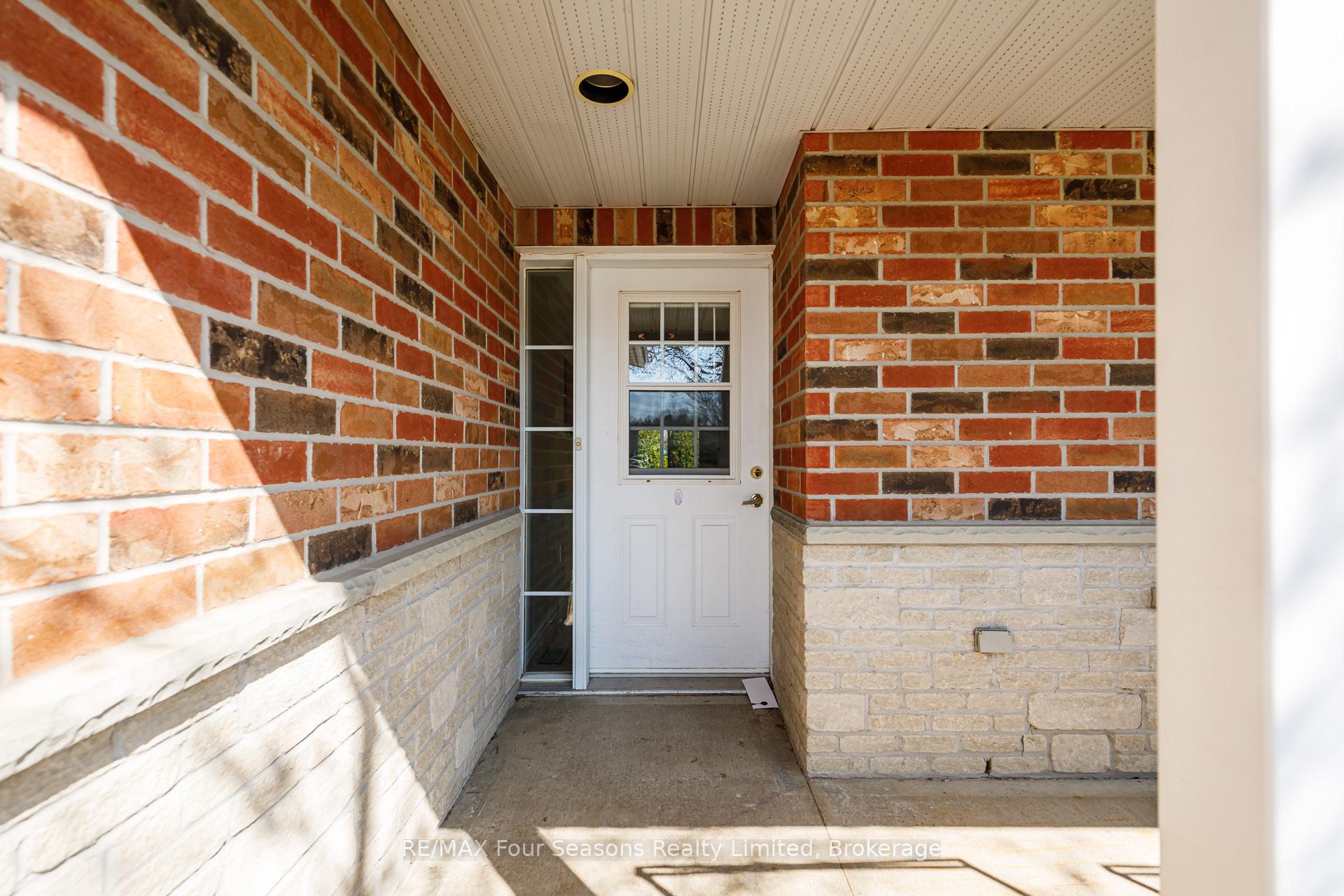 275 Huron Street 1, Clearview — photo 3 of 5