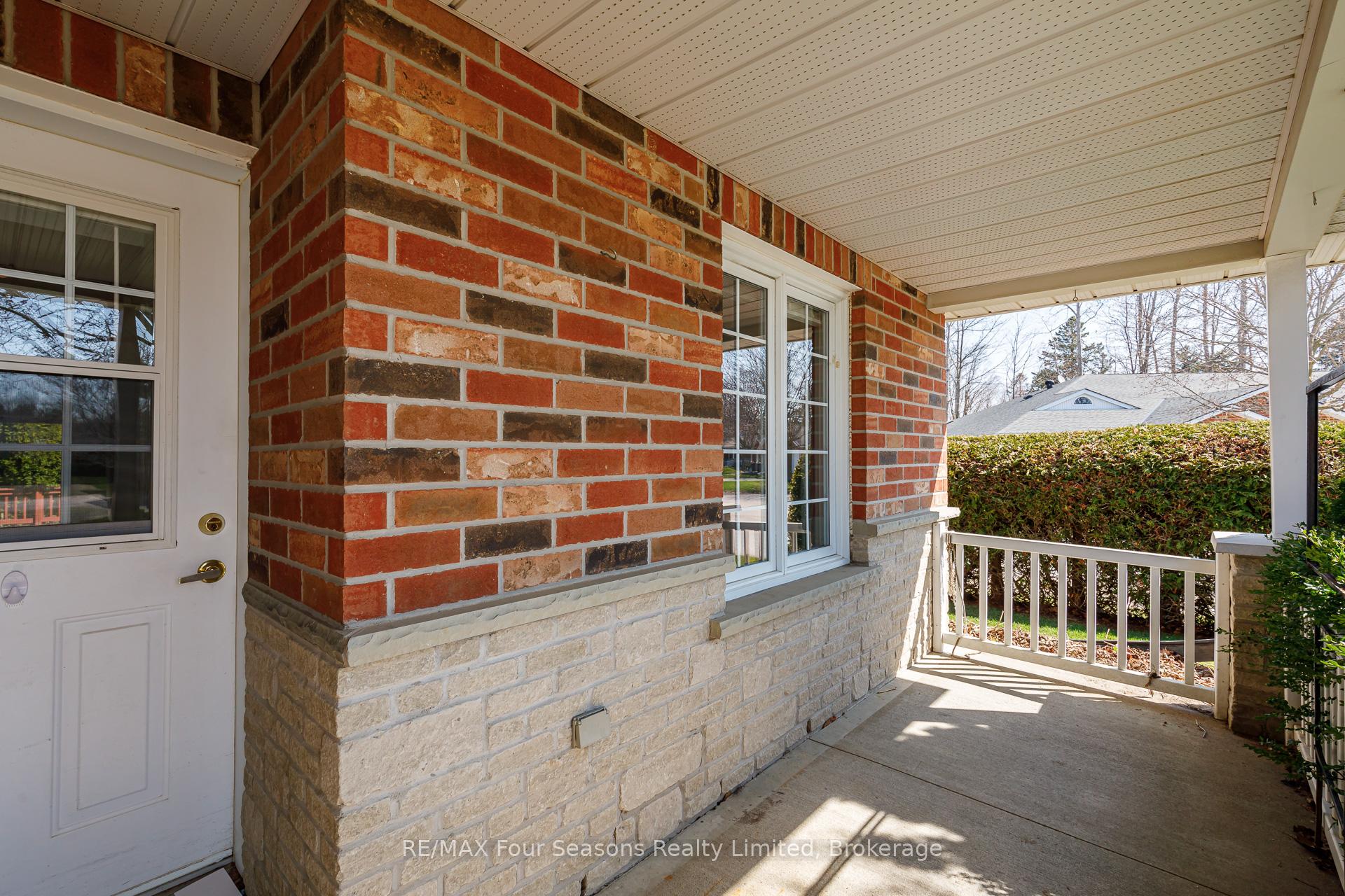 275 Huron Street 1, Clearview — photo 4 of 5
