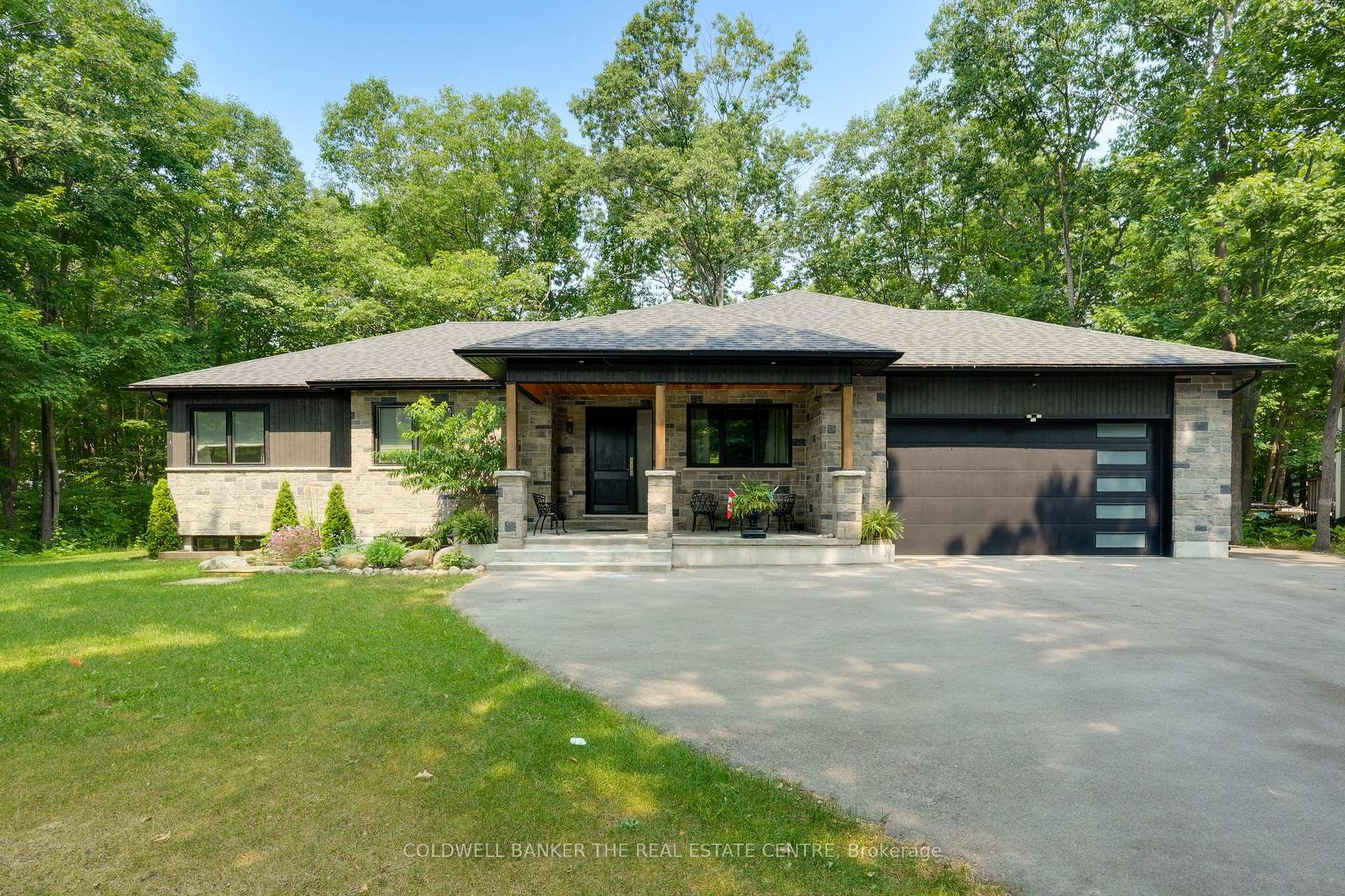 34 Oakwood Avenue, Tiny, ON L9M 0J2 — Tiny, Ontario