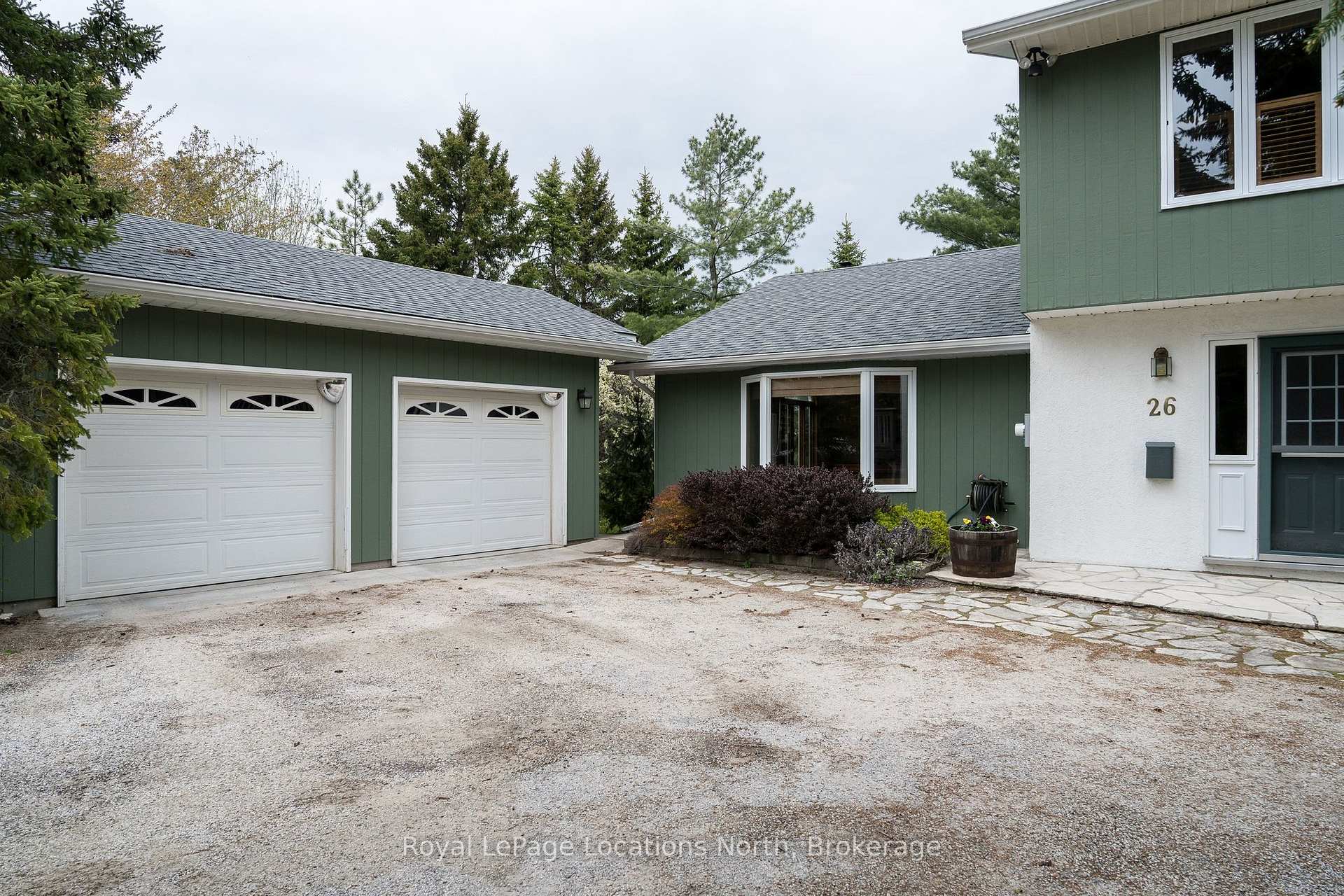 26 Oslerview Drive, Clearview — photo 3 of 5