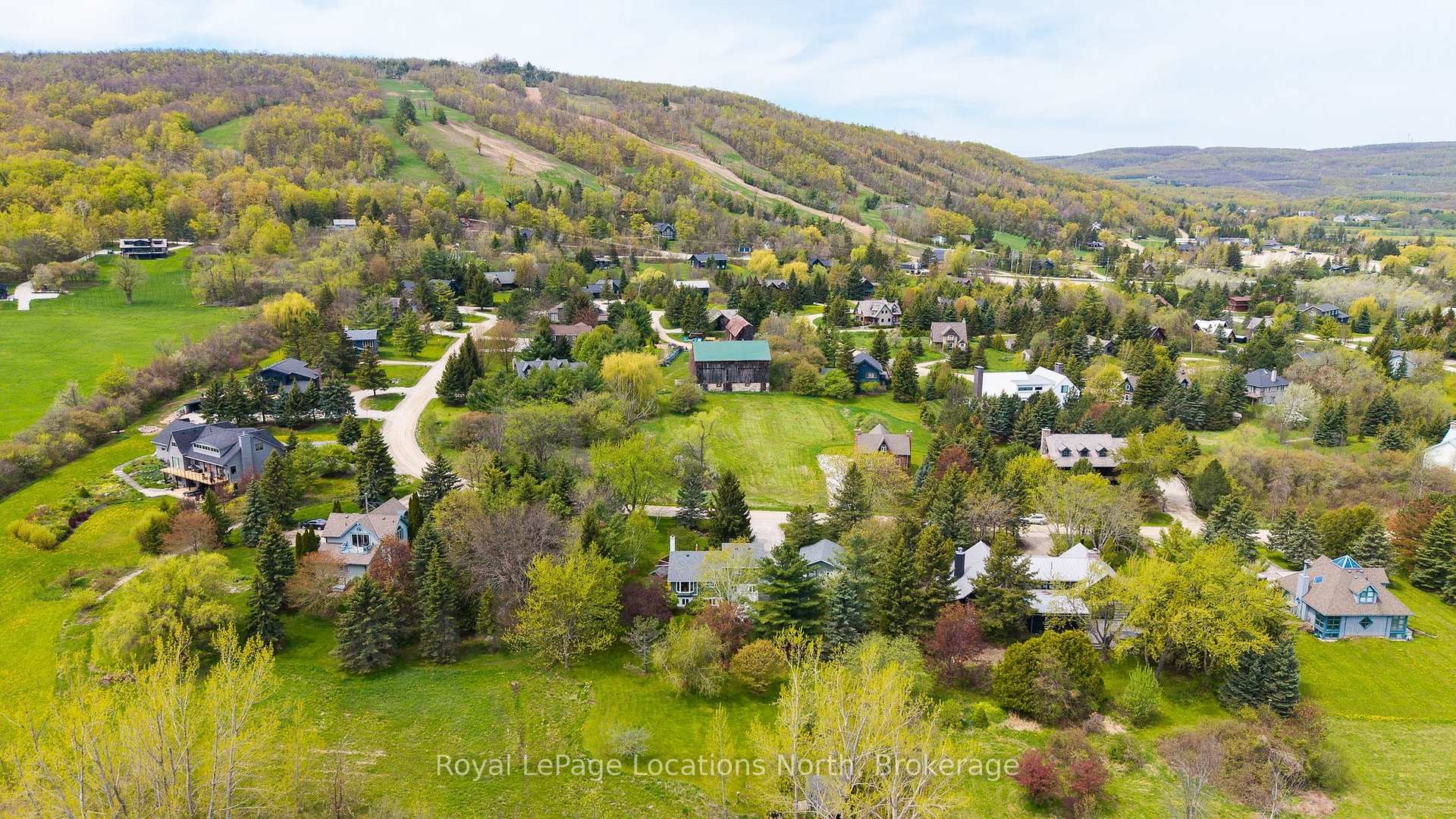 26 Oslerview Drive, Clearview — photo 4 of 5