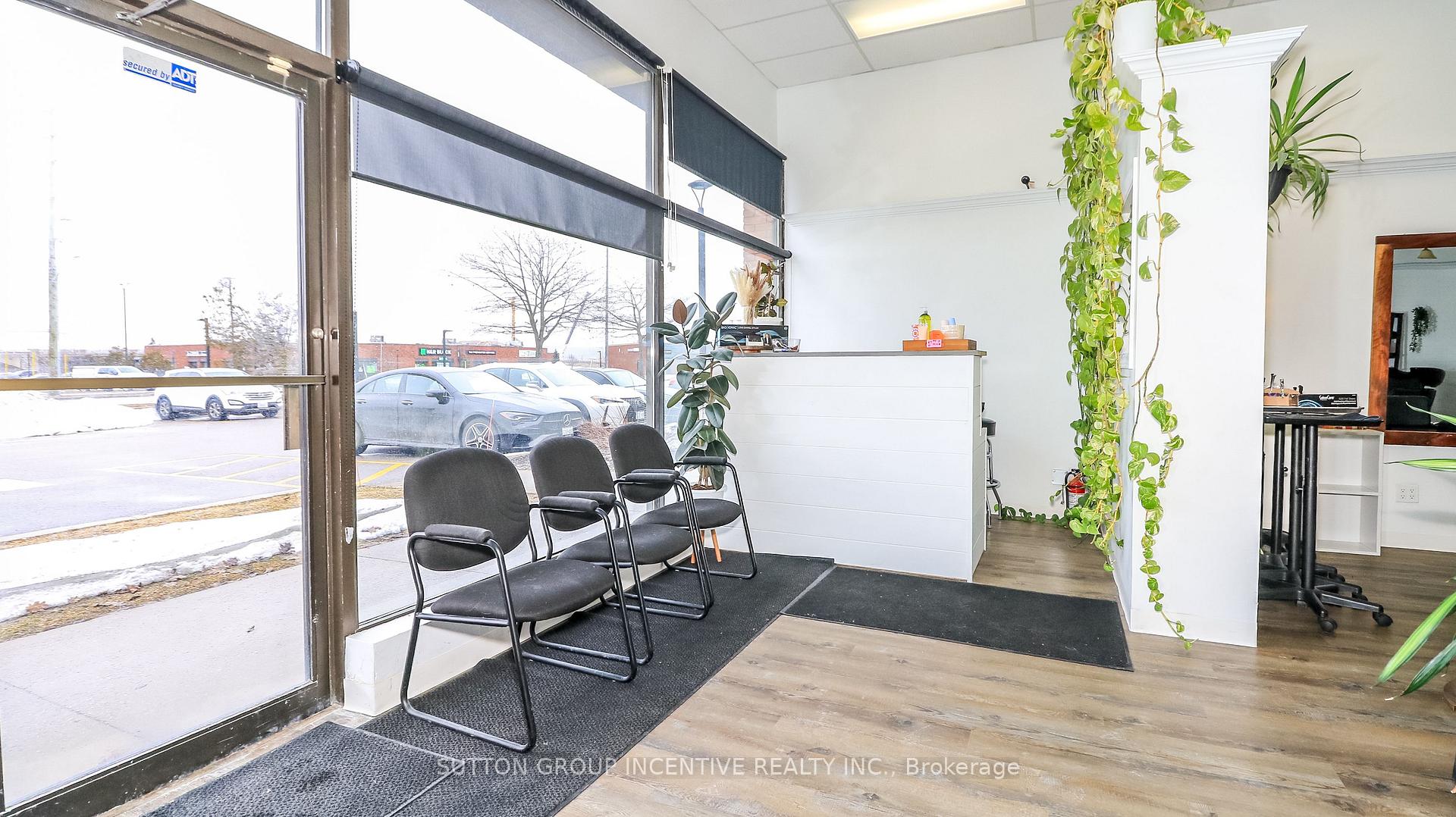 34 Cedar Pointe Drive 515, Barrie — photo 2 of 5