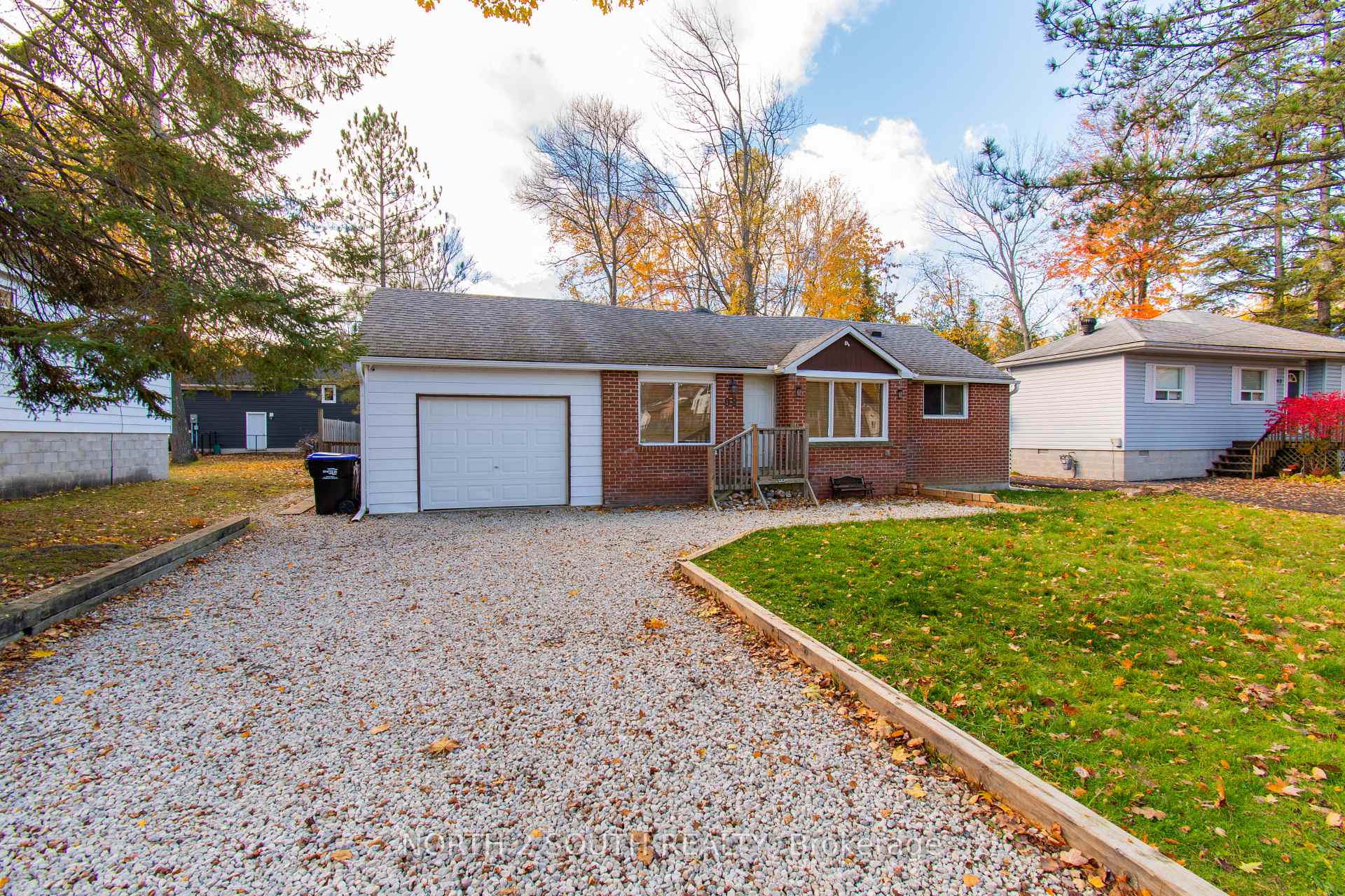 98 33rd Street N, Wasaga Beach, ON L9Z 2B9 — Wasaga Beach, Ontario