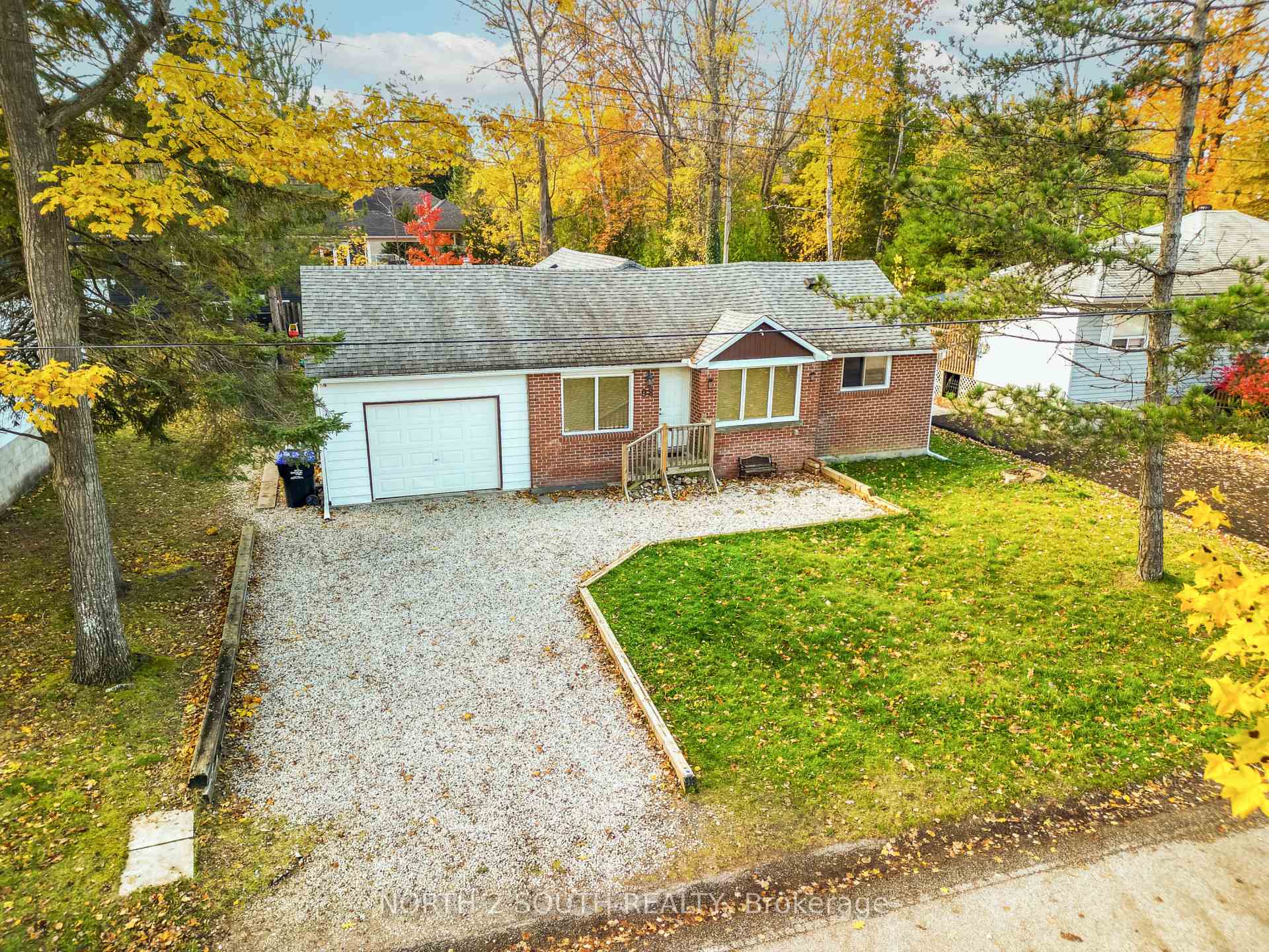 98 33rd Street N, Wasaga Beach — photo 2 of 5