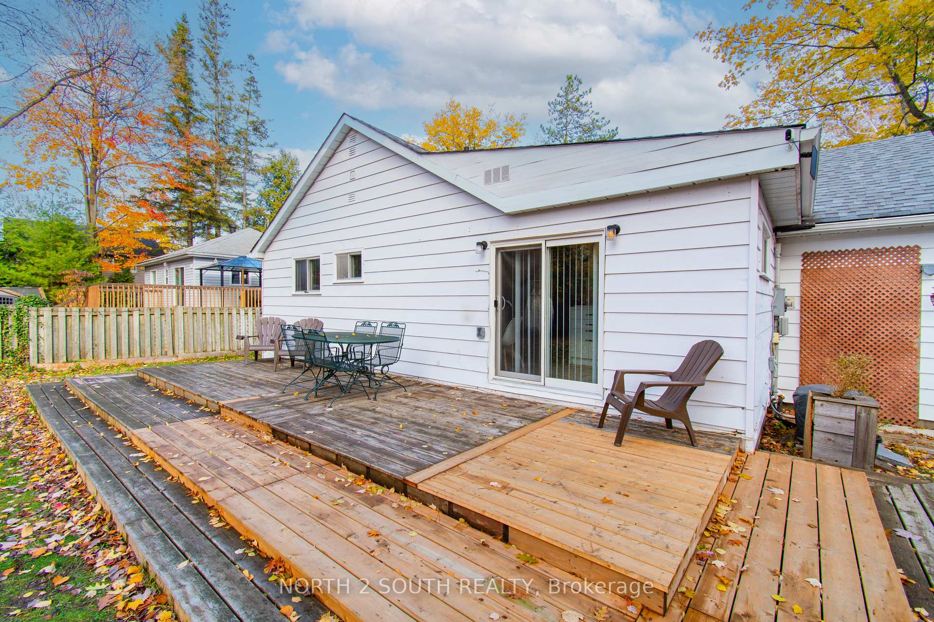 98 33rd Street N, Wasaga Beach — photo 3 of 5