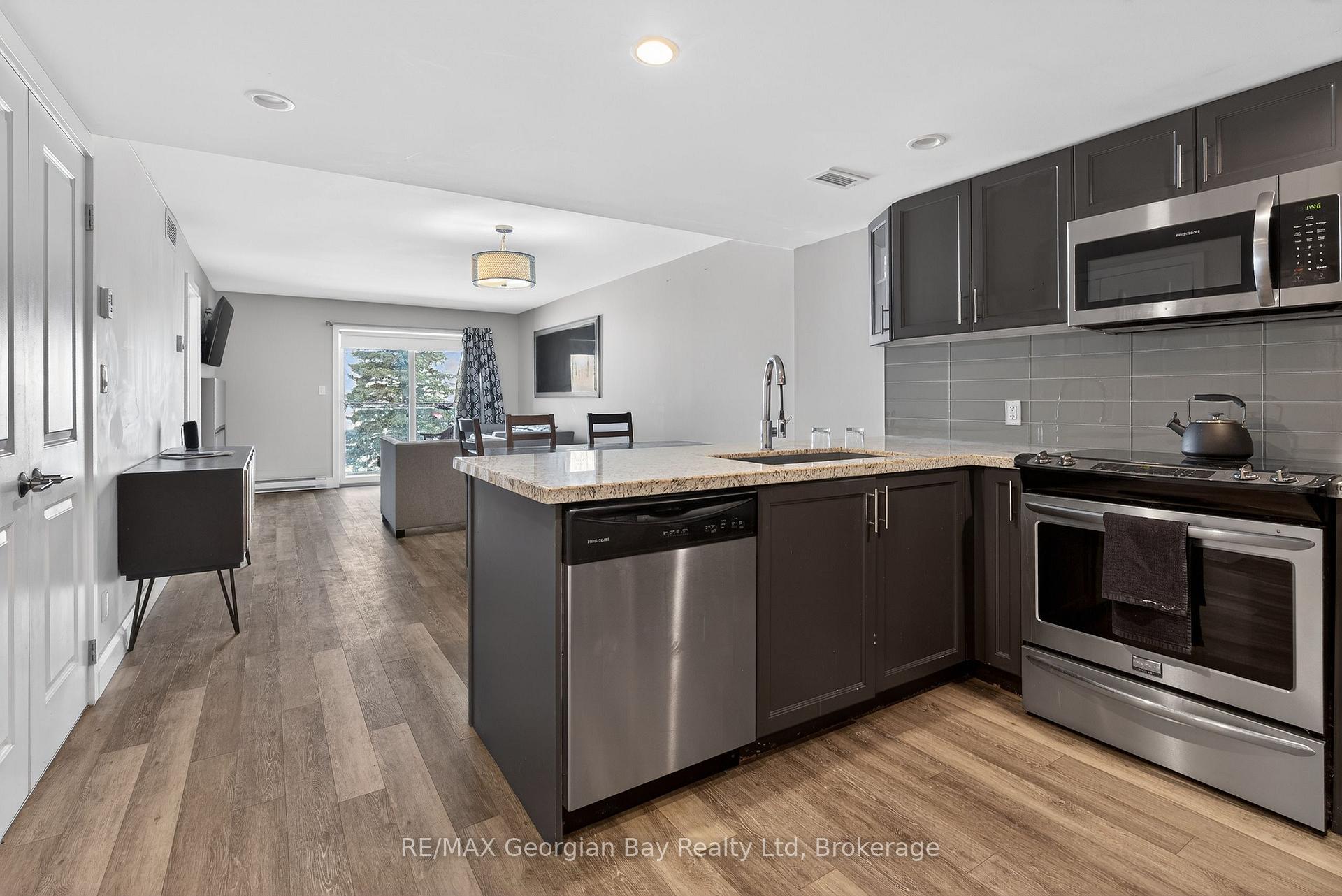 80 Horseshoe Boulevard 102, Oro-Medonte — photo 2 of 5