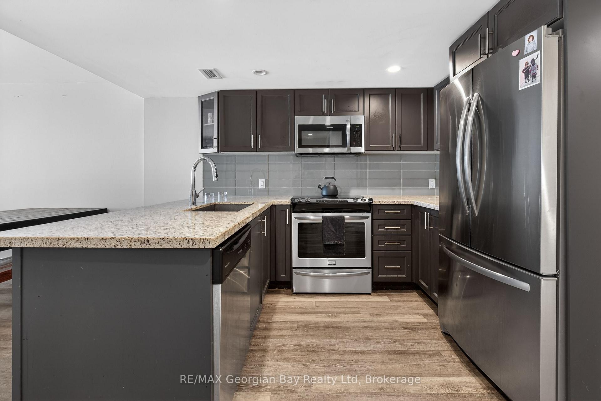 80 Horseshoe Boulevard 102, Oro-Medonte — photo 3 of 5