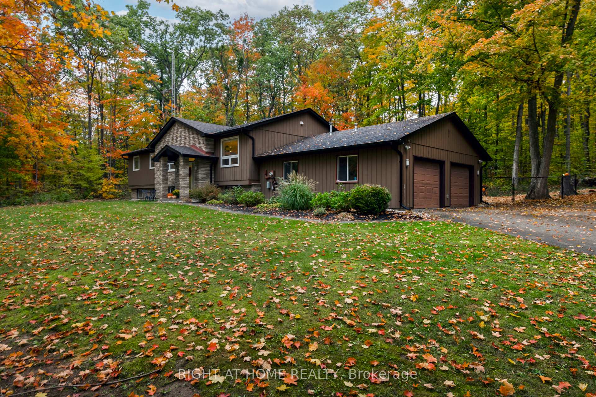 11 Woodland Crescent, Oro-Medonte — photo 2 of 5