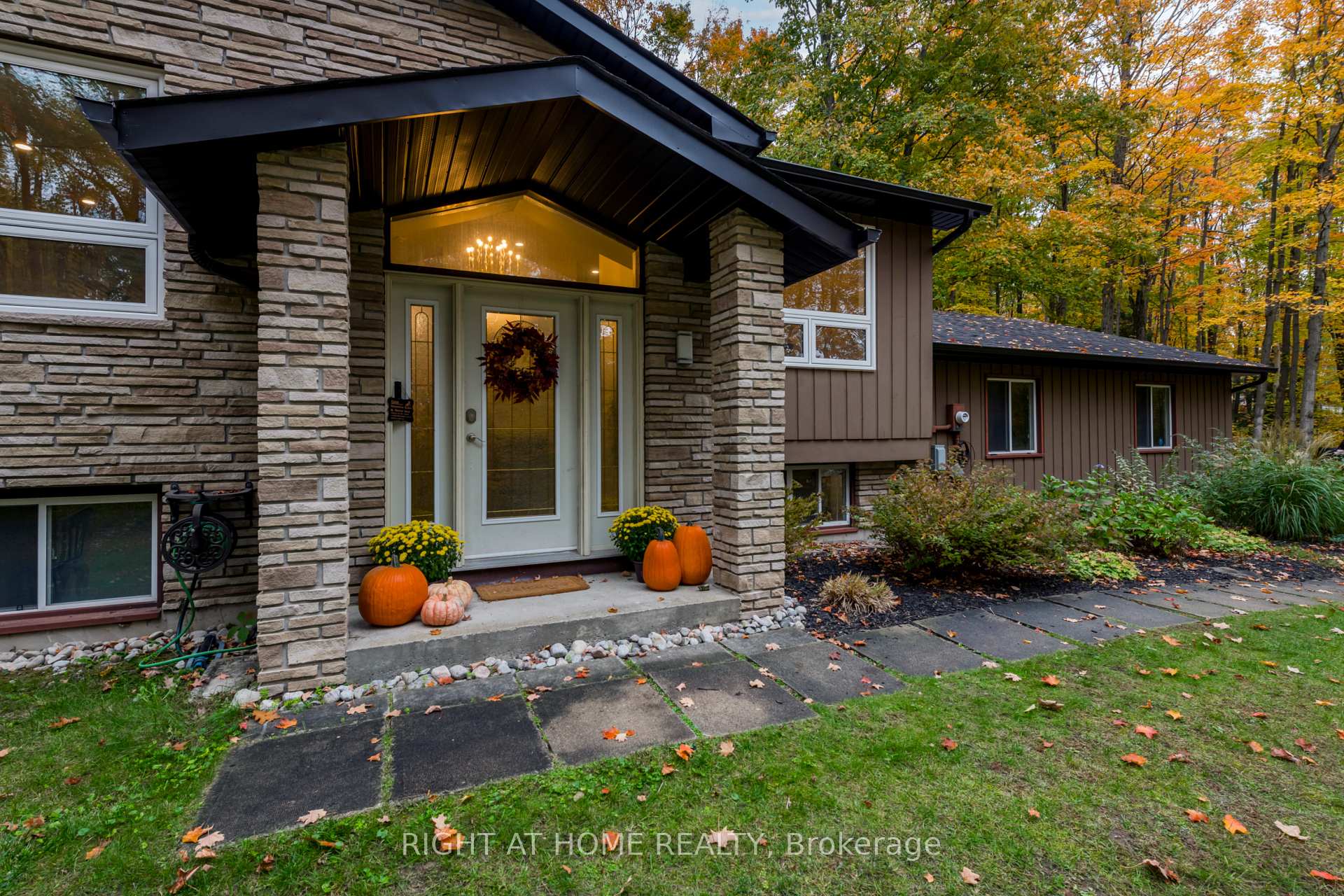 11 Woodland Crescent, Oro-Medonte — photo 3 of 5