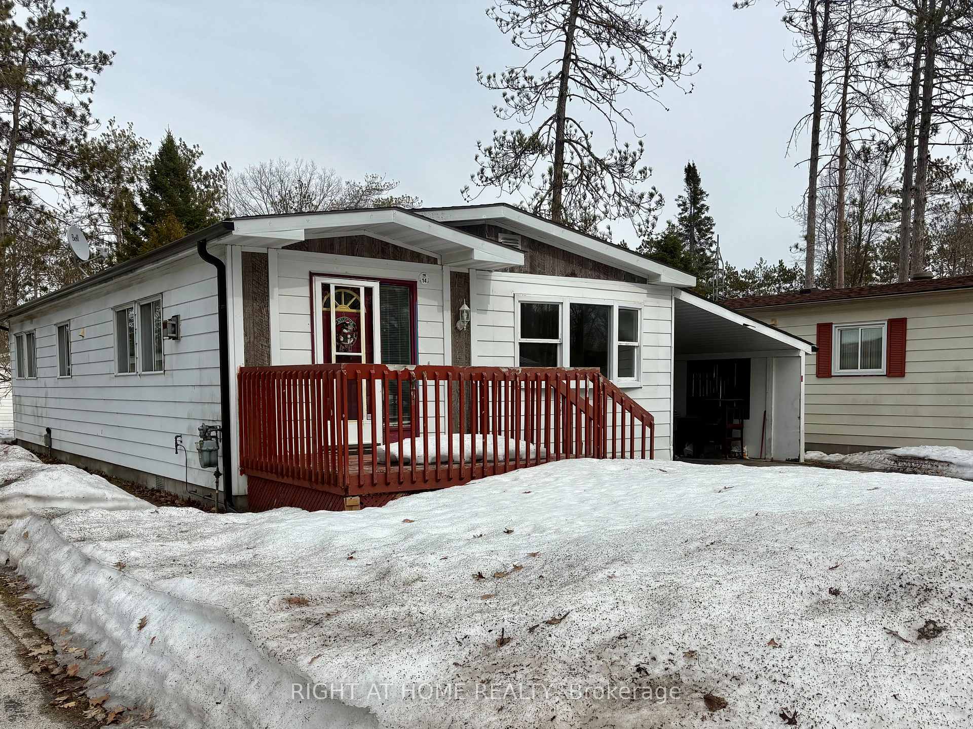 14 Sinclair Avenue S, Wasaga Beach — photo 3 of 5