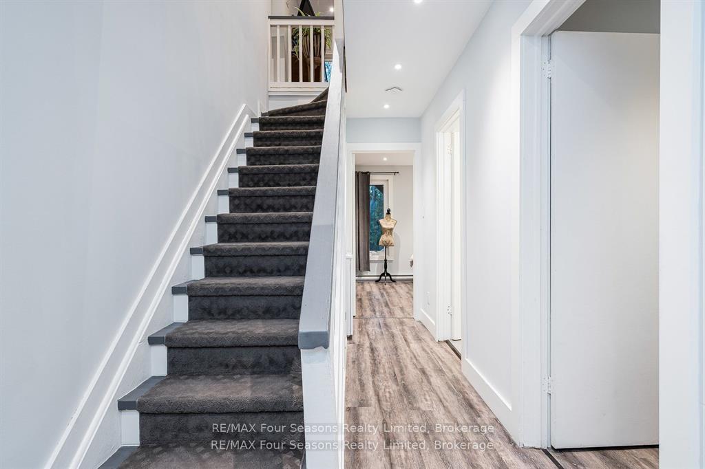 5 Dawson Drive 326, Collingwood — photo 3 of 5