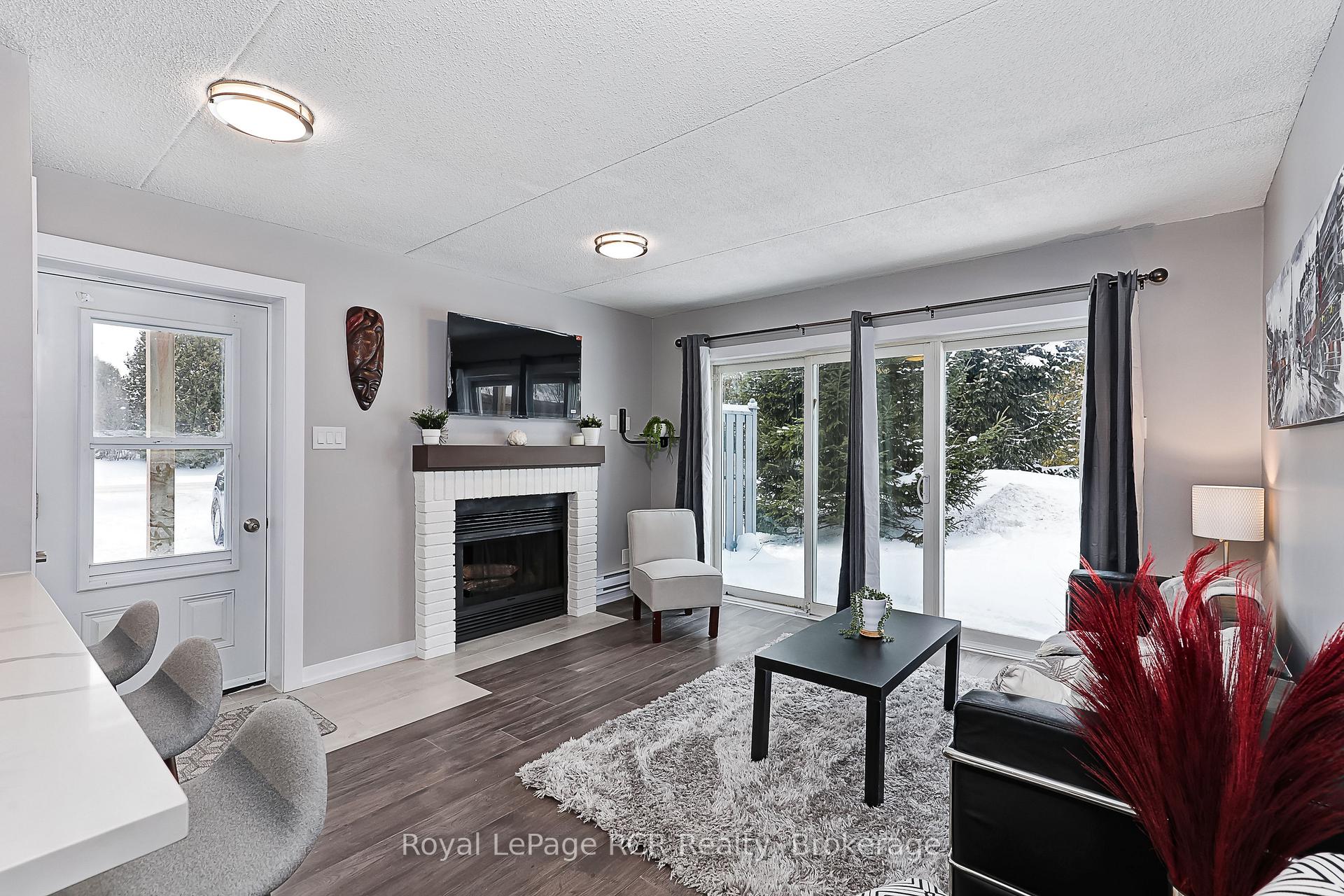 21 Dawson Drive 80, Collingwood — photo 2 of 5