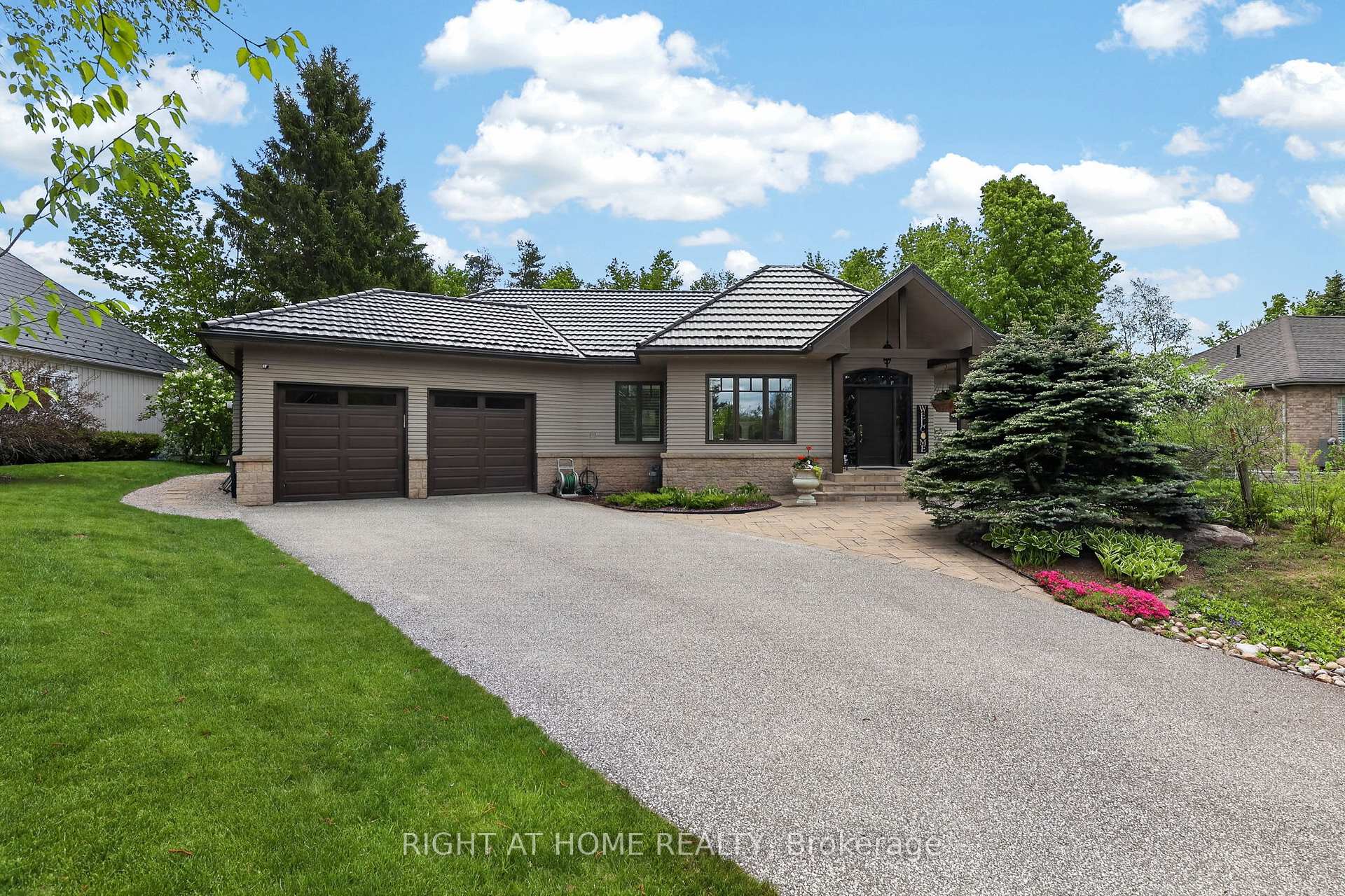 13 Alpine Way, Oro-Medonte, ON L0L 2L0 — Oro-Medonte, Ontario
