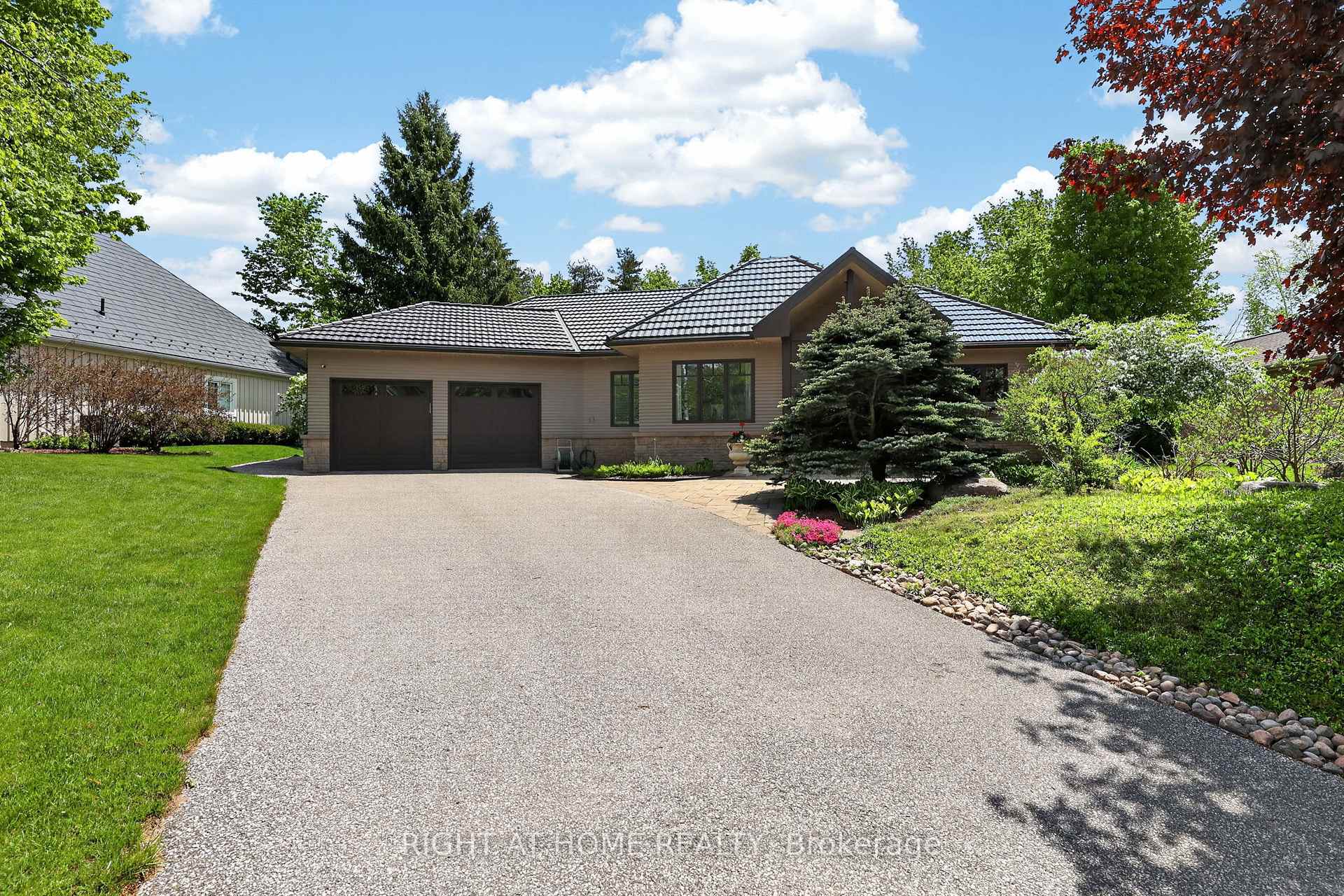 13 Alpine Way, Oro-Medonte — photo 2 of 5