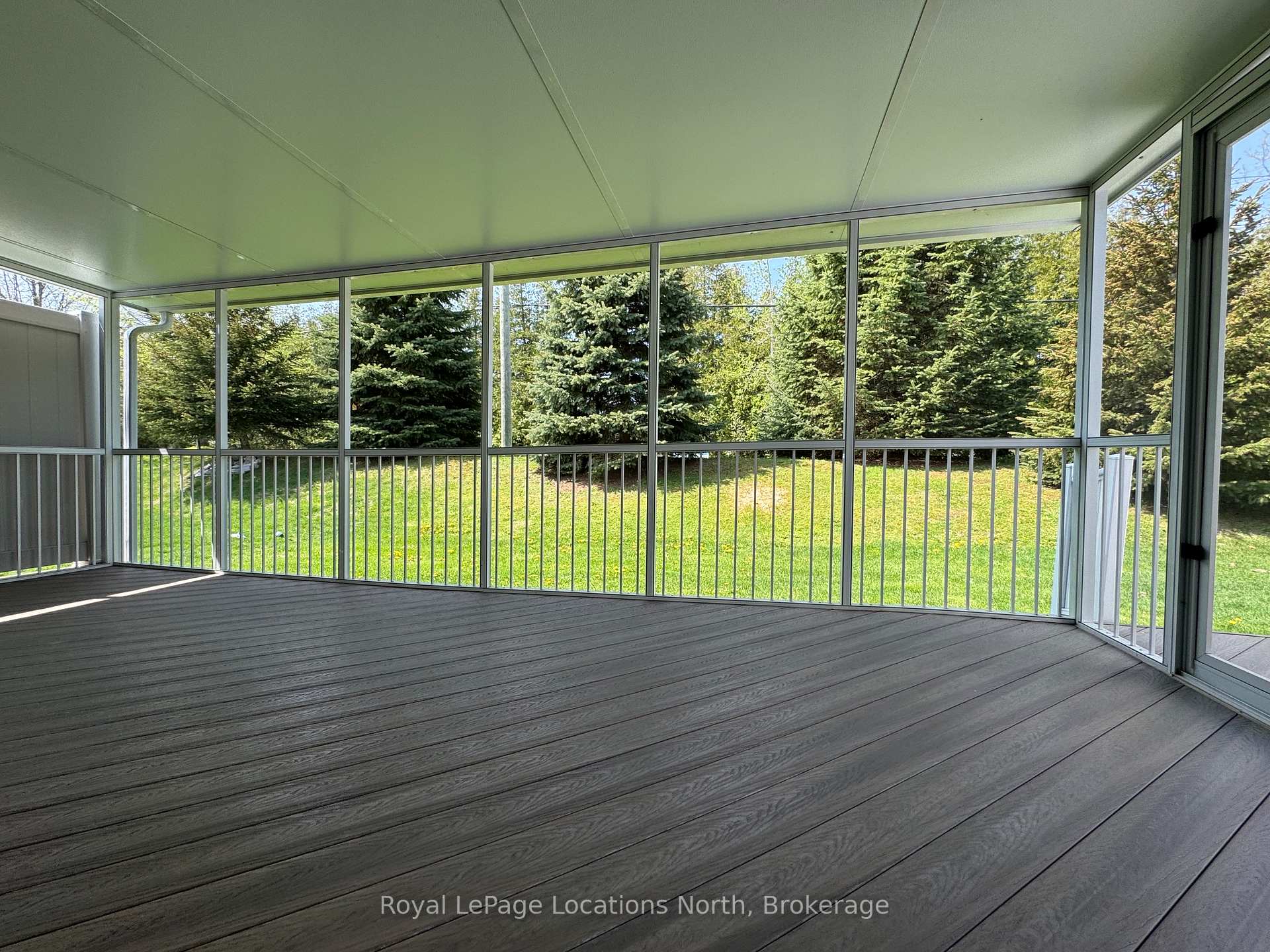 16 New York Avenue, Wasaga Beach — photo 3 of 5