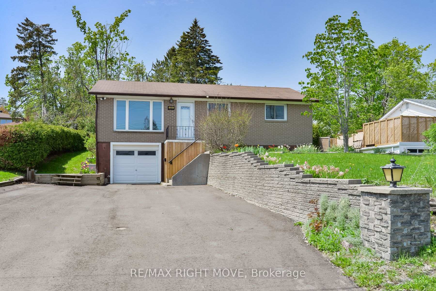 636 Mississaga Street W, Orillia, ON L3V 3C6
