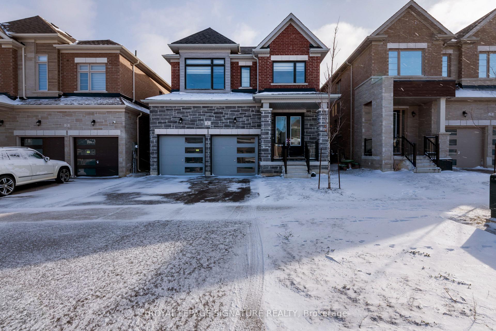 5 Sassafras Road, Springwater, ON L9X 2C6