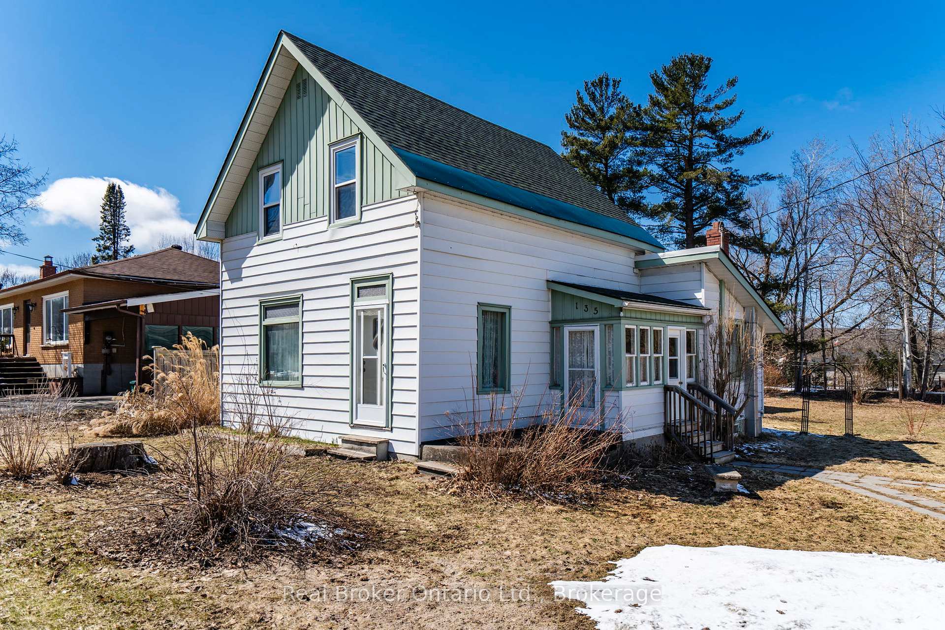 135 Poyntz Street, Penetanguishene, ON L9M 1P5