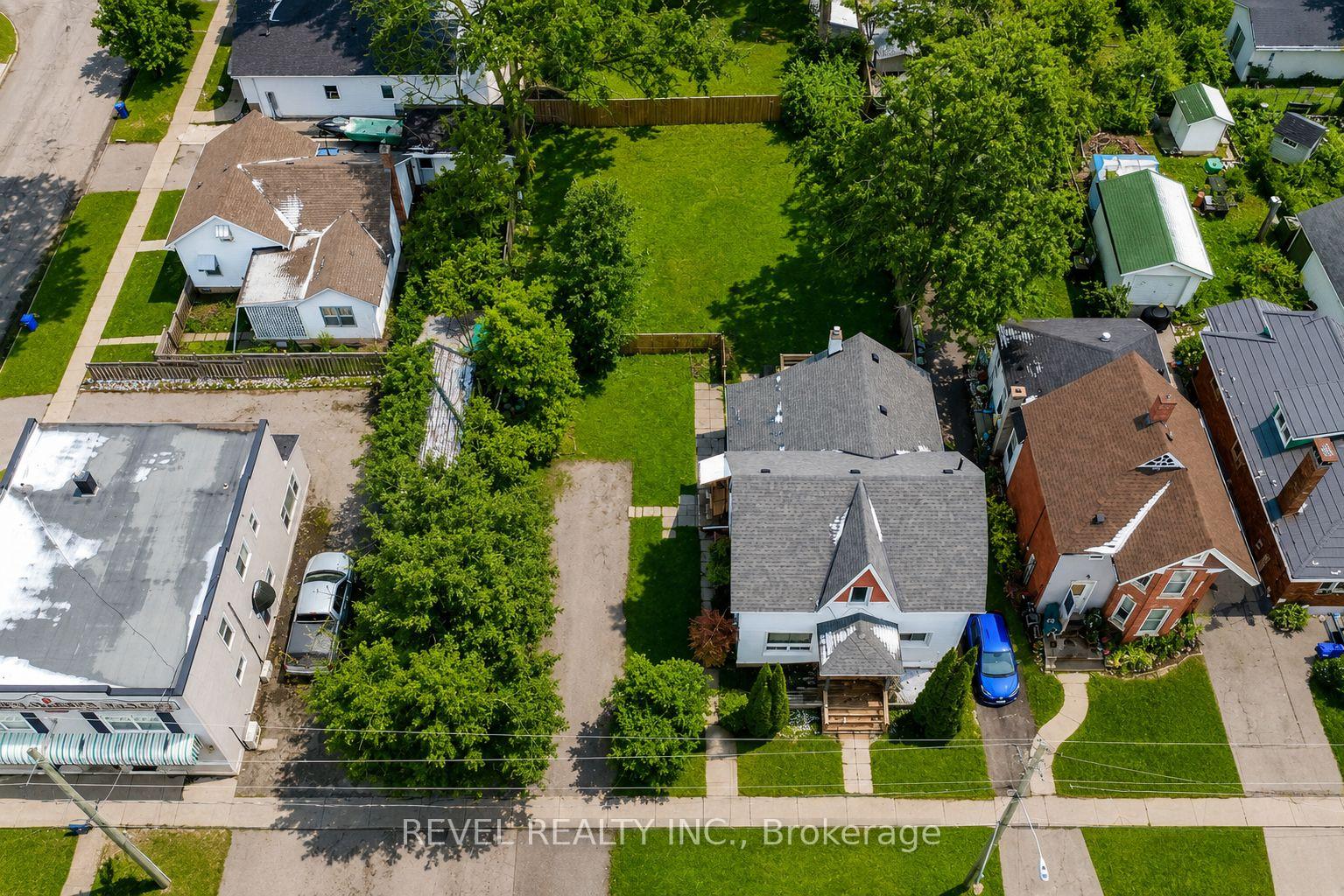 44 Parkside Drive, Barrie, ON L4N 1W9