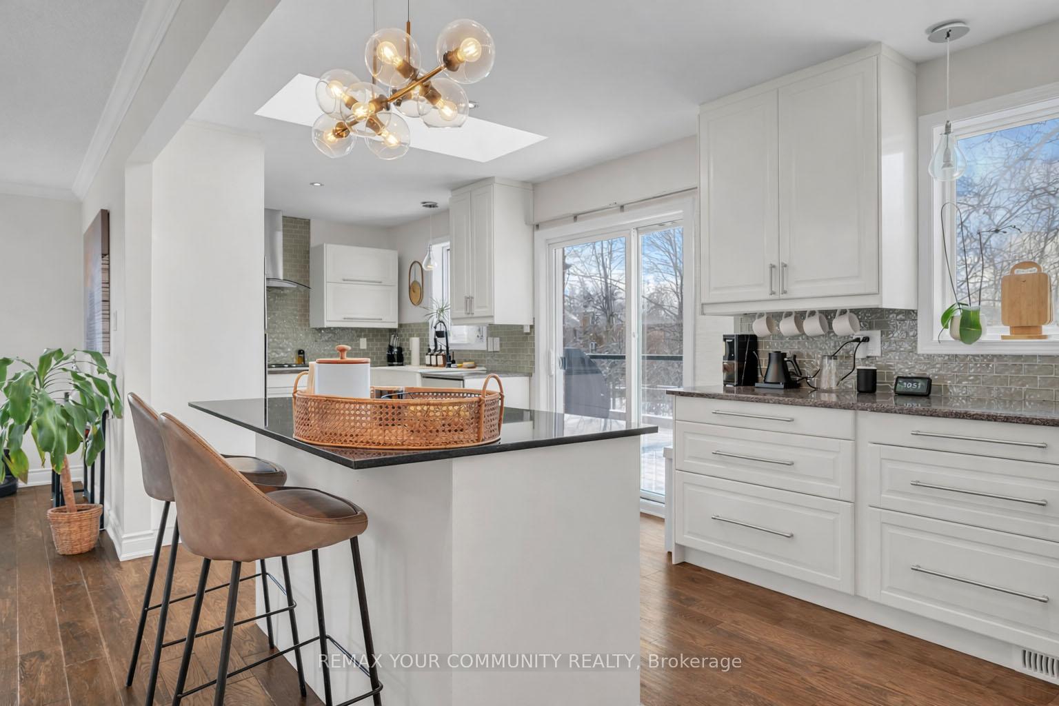 92 SANDRINGHAM Drive, Barrie, ON L4M 7J5