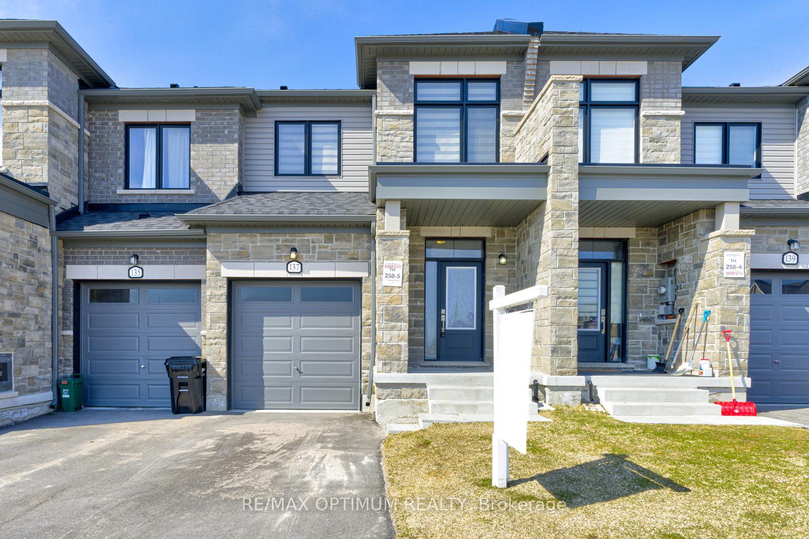 137 Fenchurch Manor, Barrie, ON L9J 0B7