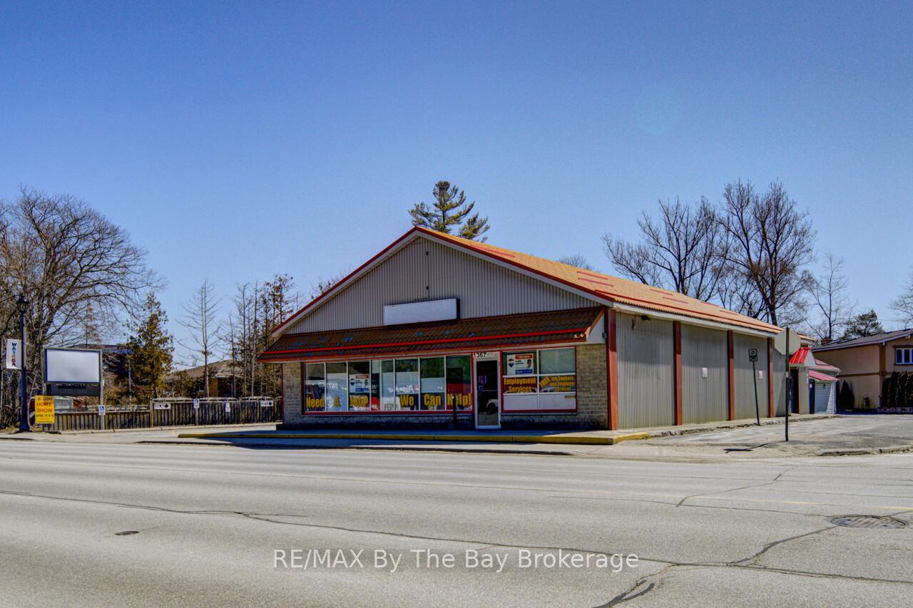 1367 Mosley Street, Wasaga Beach, ON L9Z 2C5