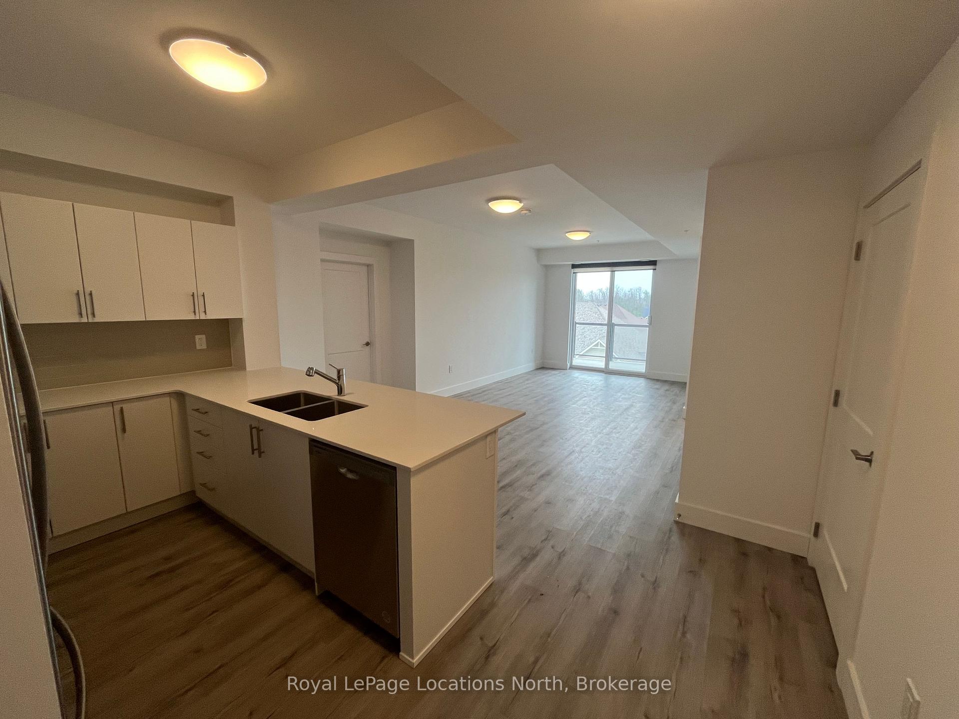 4 Kimberly Lane 309, Collingwood — photo 3 of 5