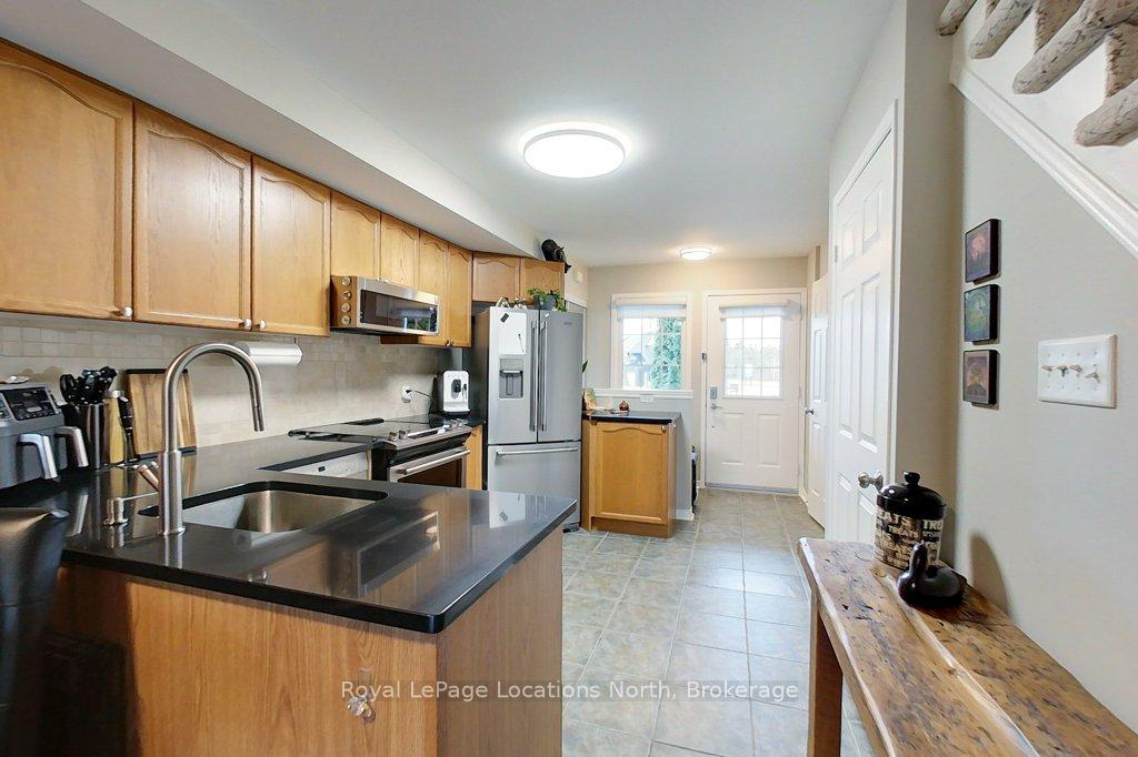 2 ROYALTON Lane, Collingwood — photo 5 of 5