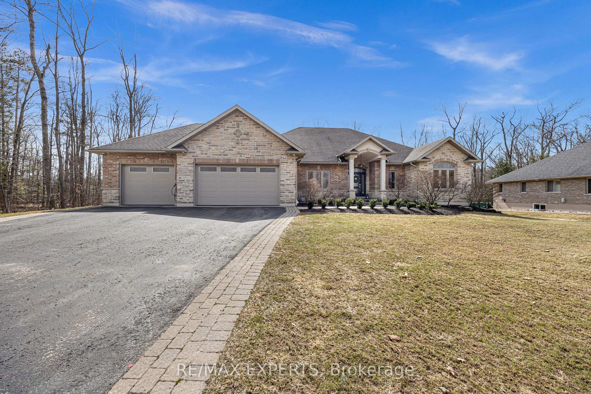 1215 Seadon Road, Springwater — photo 2 of 5