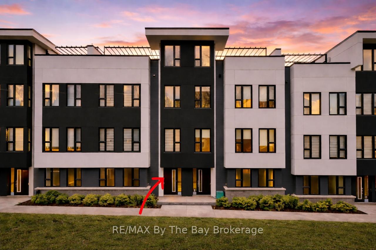 8 Bru Lor Lane, Orillia, ON L3V 8P4