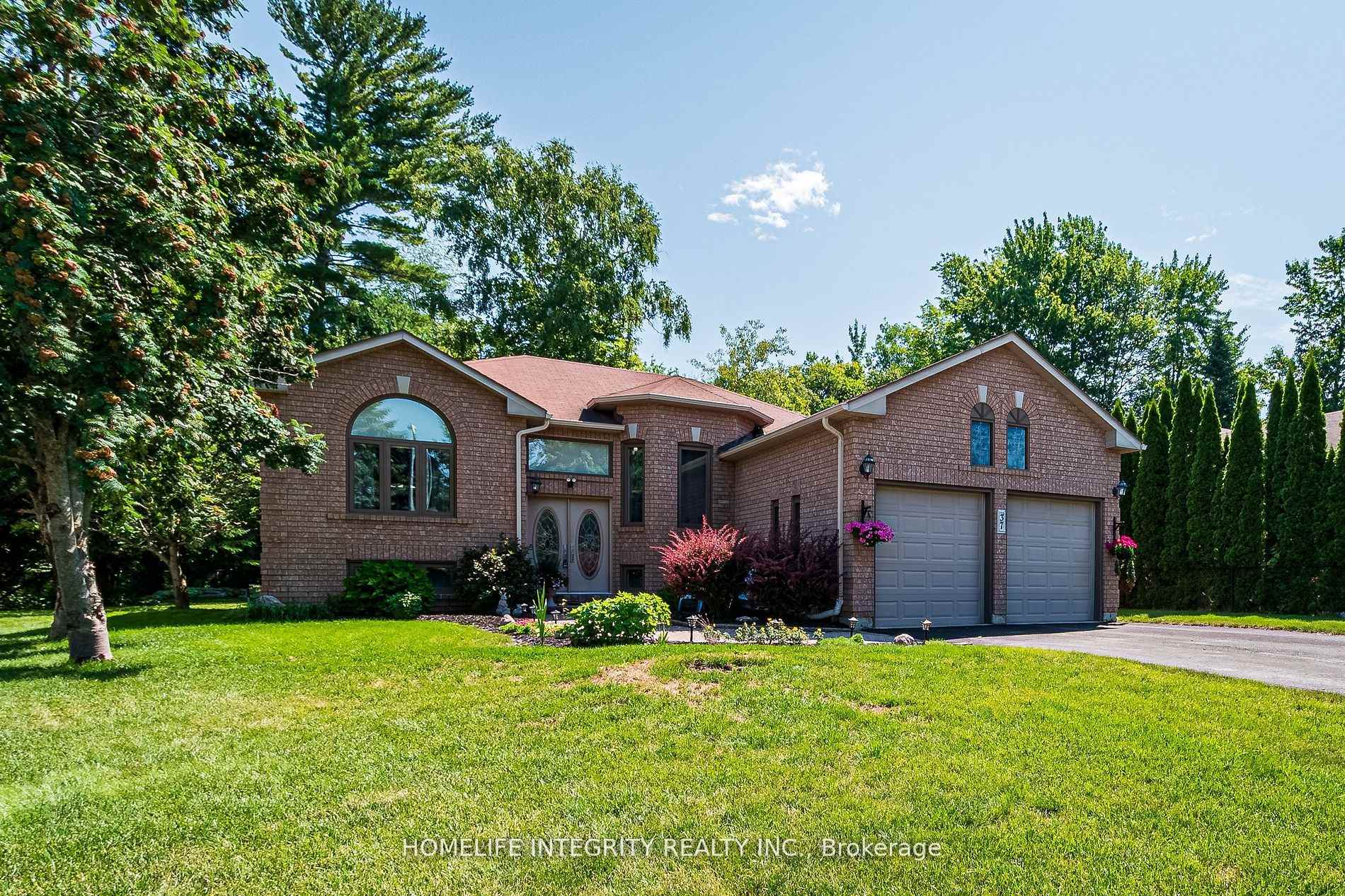 37 Brouwer Crescent, Wasaga Beach — photo 2 of 5