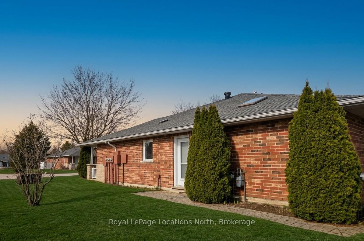 275 Huron Street 23, Clearview — photo 4 of 5