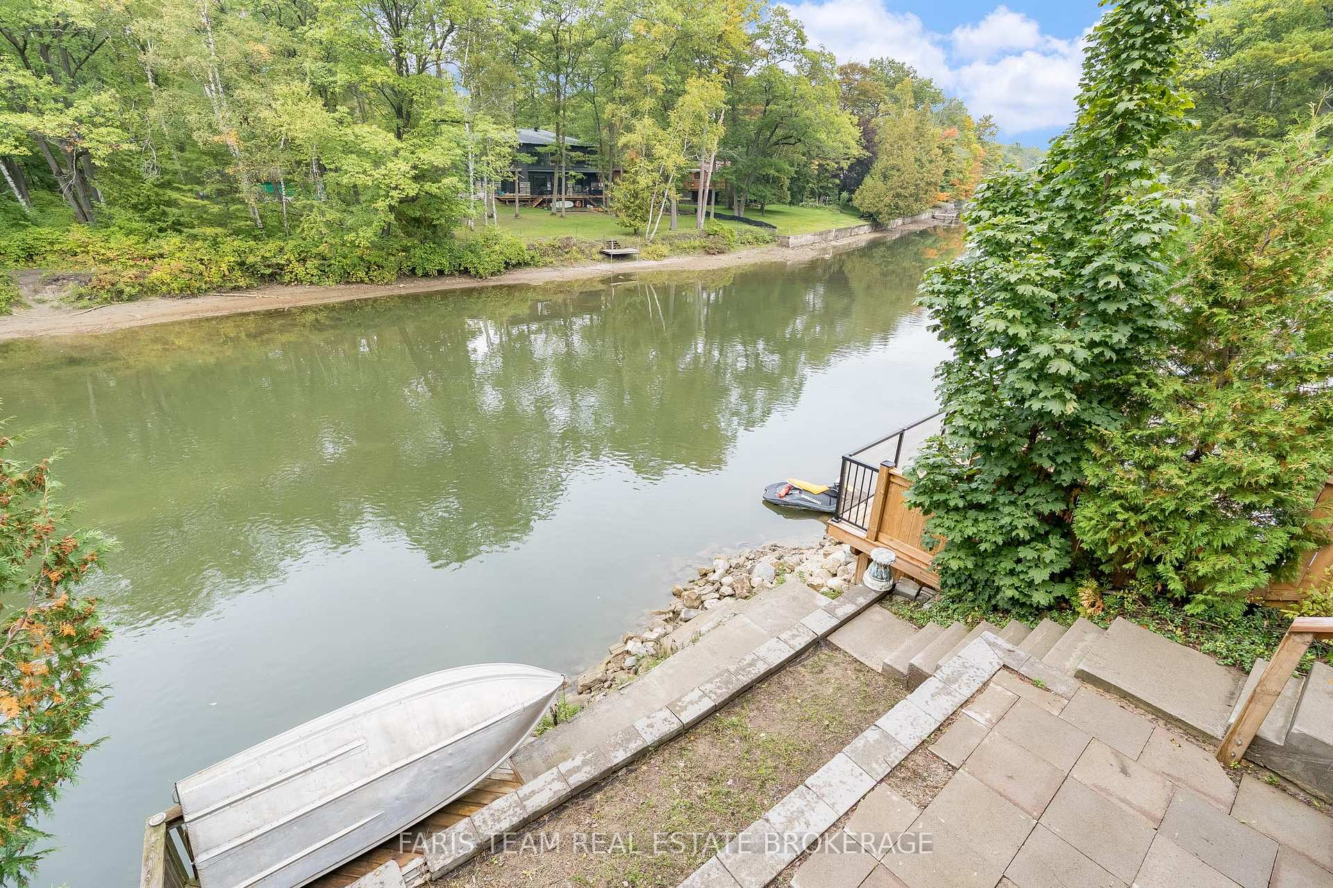 104 Knox Road E, Wasaga Beach — photo 2 of 5