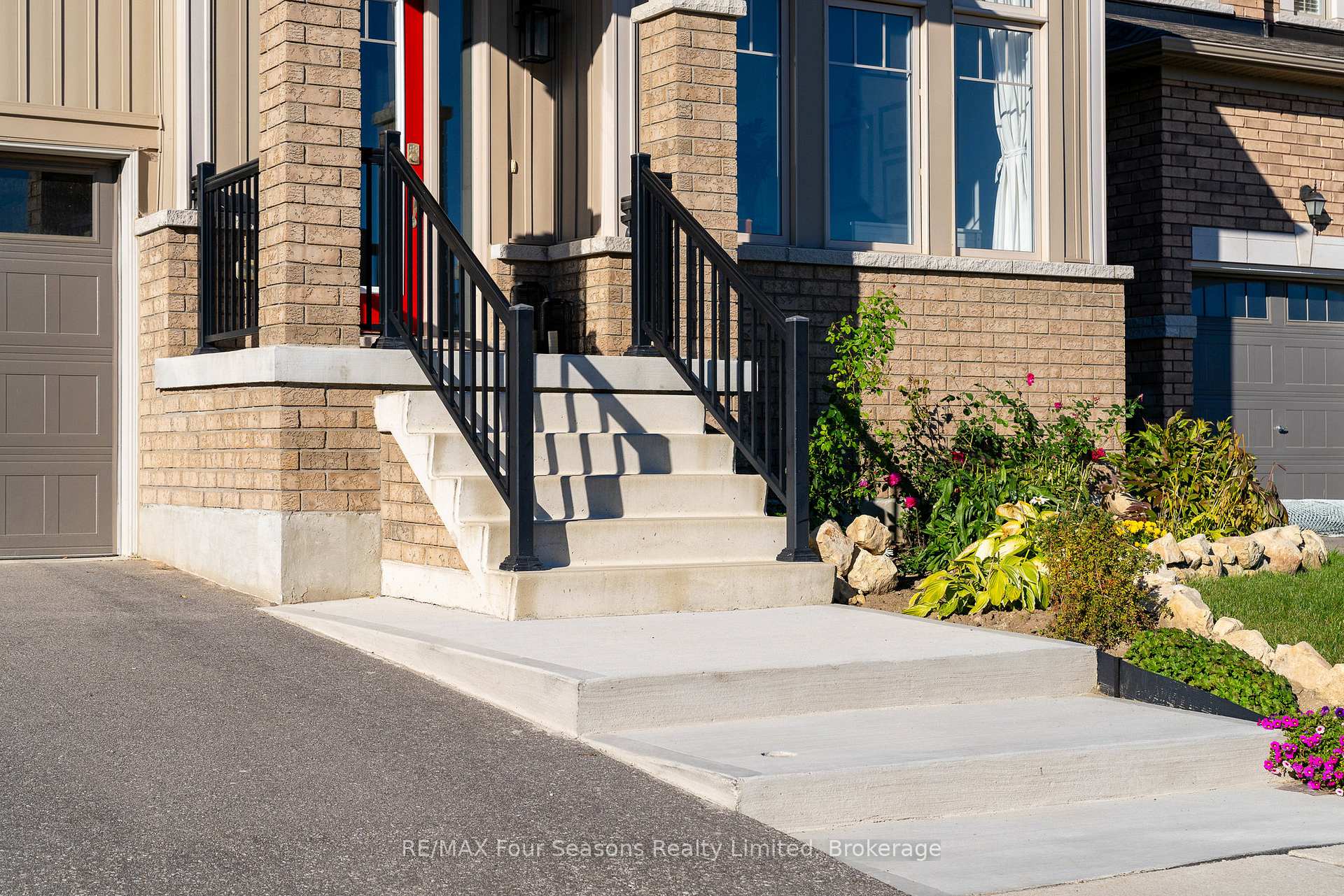 32 Dey Drive, Collingwood — photo 4 of 5