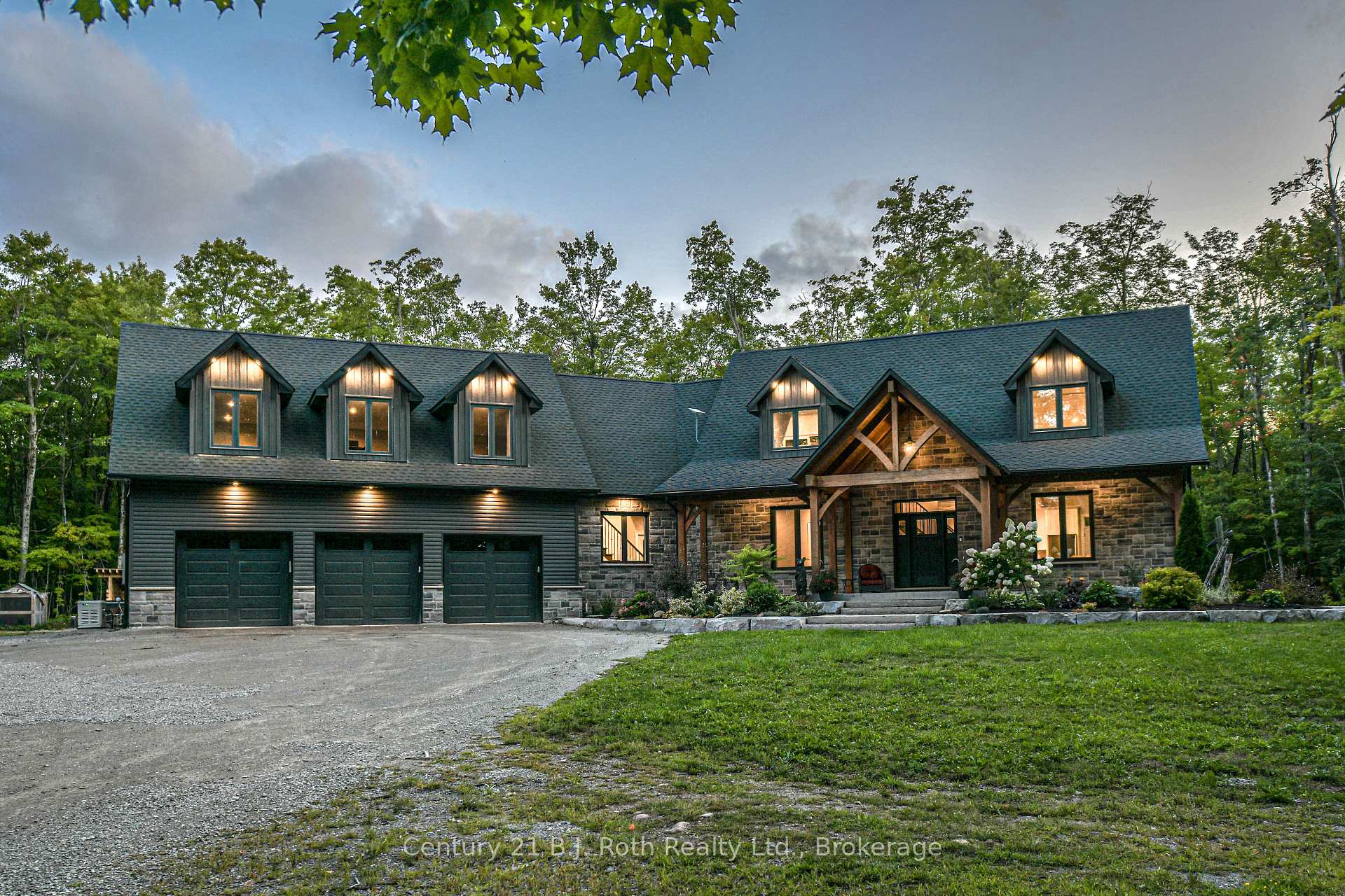 3082 Fairgrounds Road, Severn, ON L3V 0Y2