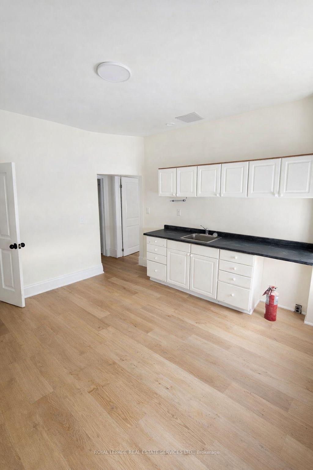 54 Ferndale Drive N, Barrie — photo 4 of 5