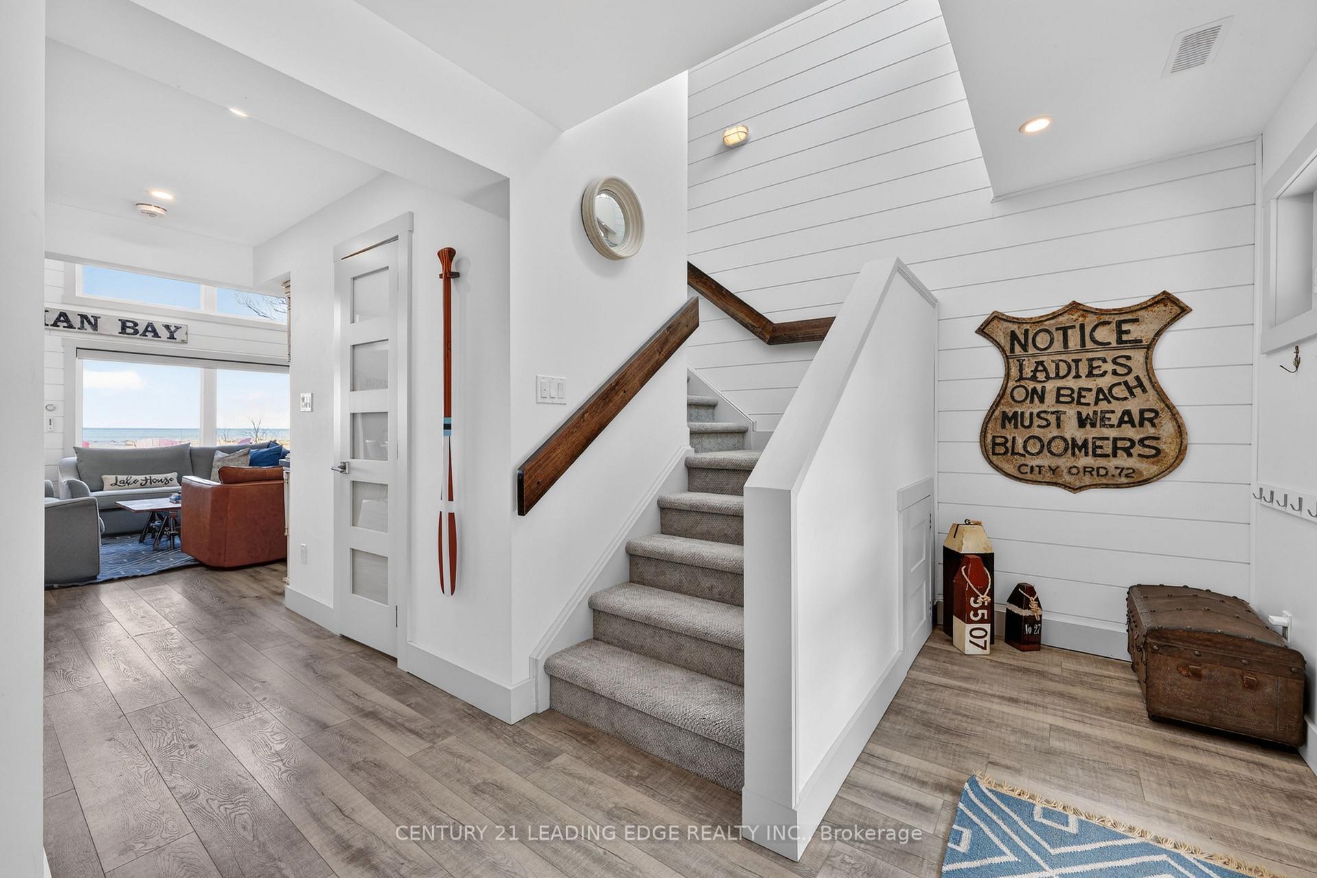 29 St. Clair Street, Collingwood — photo 4 of 5