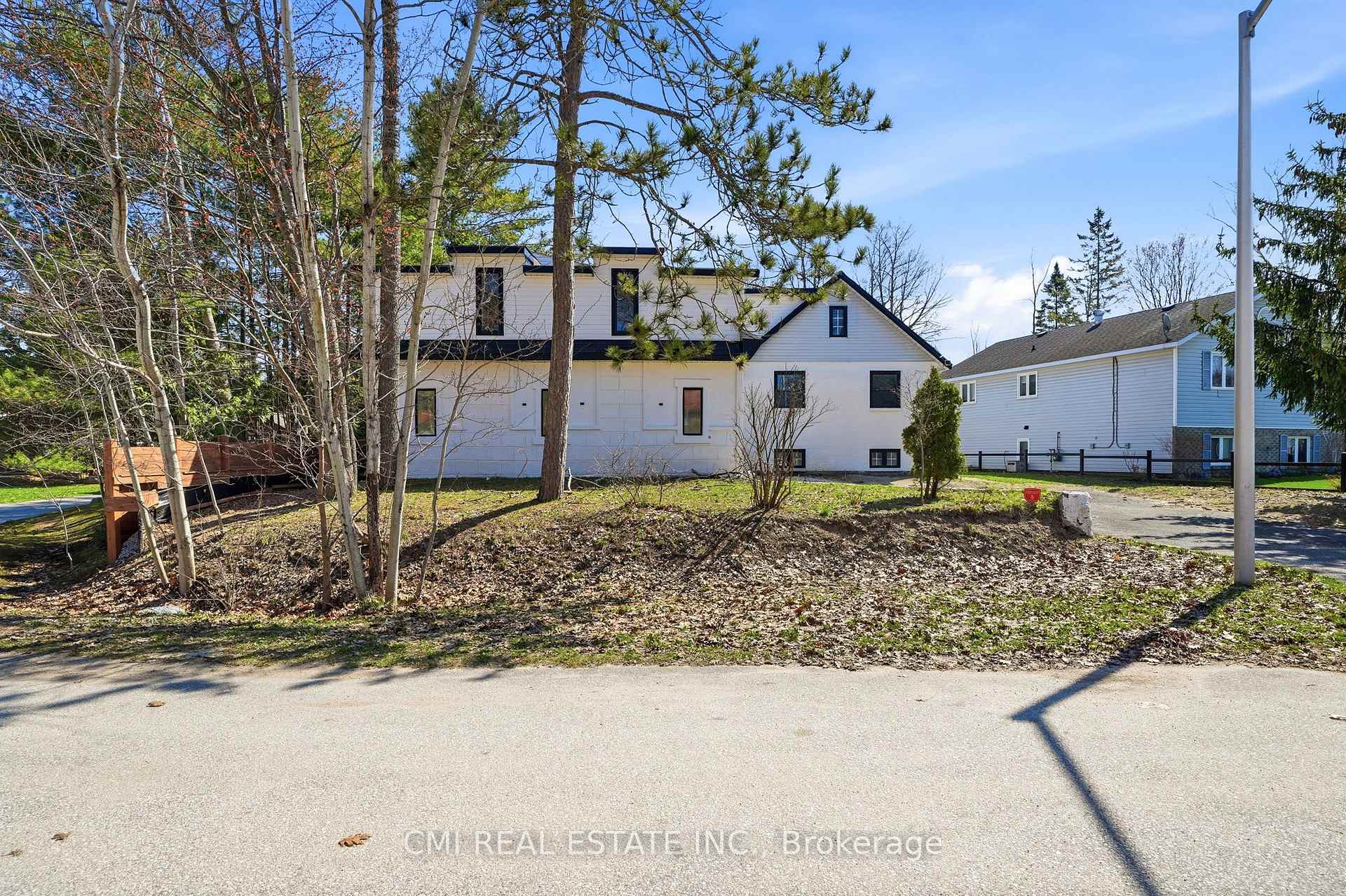 42 Fatima Court, Wasaga Beach, ON L9Z 1K9